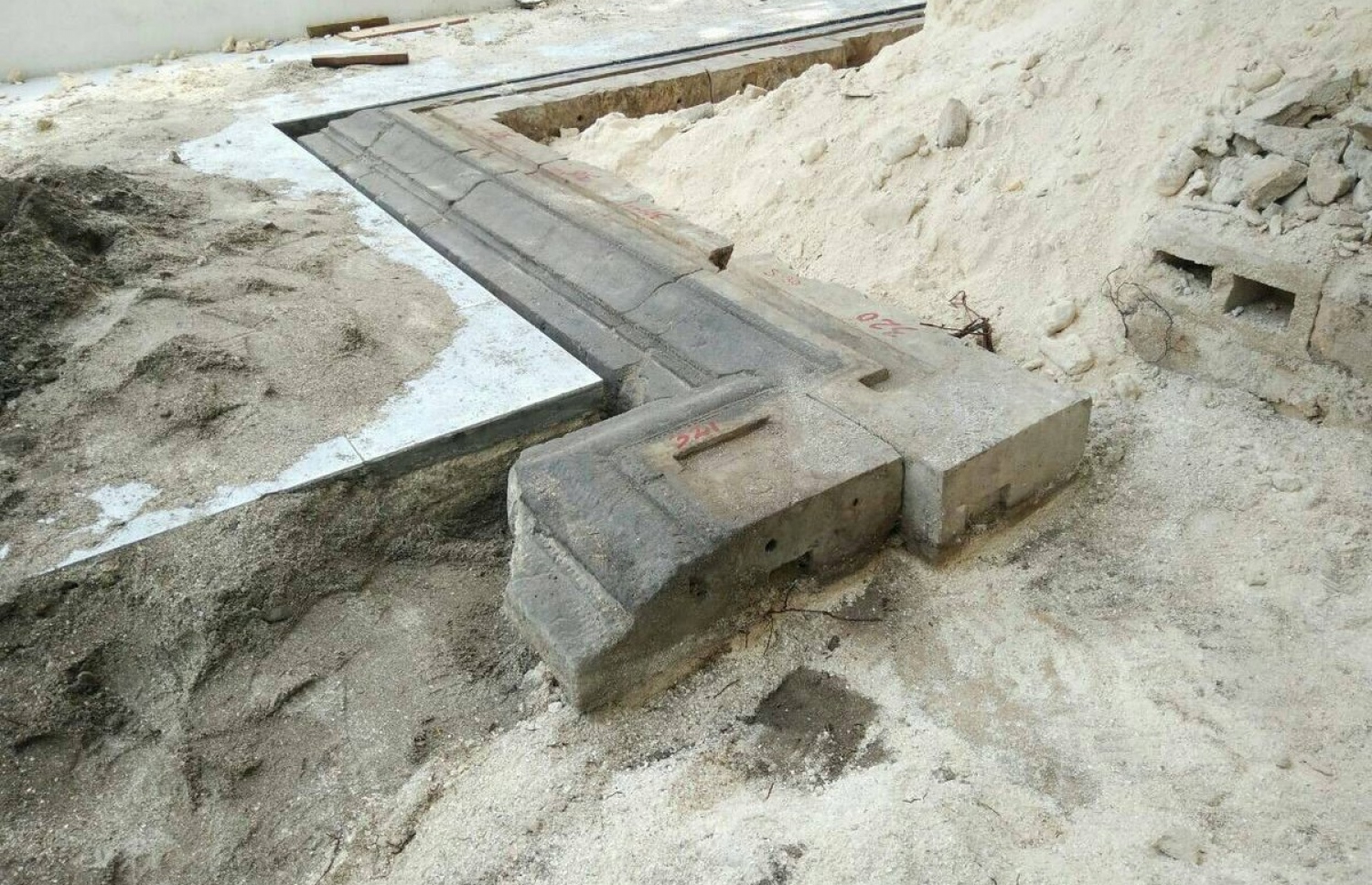 ކަޅުވަކަރު މިސްކިތް ރޫޅާލަނީ: ސަރުކާރުން ކުރިޔަސް ގާނޫނީ ގޮތުން މިއީ މަނާ ކަމެއް --ފޮޓޯ: ޓުވިޓާ