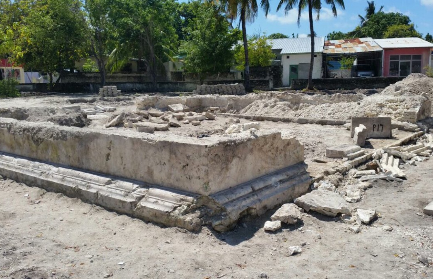 ތިނަދޫގައި ކަޅުވަކަރު މިސްކިތް ބަހައްޓަން ނިންމާފައިވާ ސަރަހައްދު. --ފޮޓޯ: ޓުވިޓާ