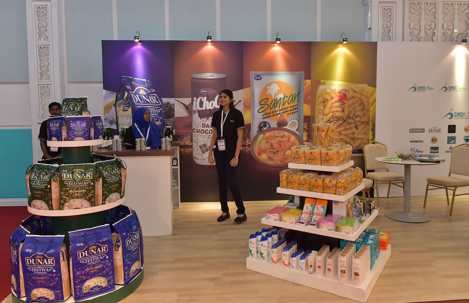 މާލެ: އޮގަސްޓް 22، 2016: ފުޑް އެންޑް ހޮސްޕިޓާލިޓީ އޭޝިއާ މޯލްޑިވްސް އިން ދަރުބާރުގޭގައި އޮގަސްޓް 22ން ފެށިގެން އޮގަސްޓް 24ށް ކުރިއަށް ގެންދާ އިންޓަނޭޝަނަލް ކަލިނަރީ ޖެލެންޖް އެގްޒިބިޝަންގެ ސްޓޯލެއް.-- ފޮޓޯ: މުހައްމަދު ޝަރުހާން/މިހާރު