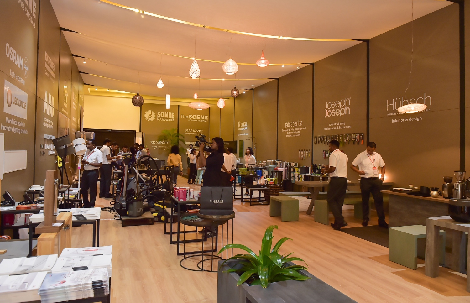 މާލެ: އޮގަސްޓް 22، 2016: ފުޑް އެންޑް ހޮސްޕިޓާލިޓީ އޭޝިއާ މޯލްޑިވްސް އިން ދަރުބާރުގޭގައި އޮގަސްޓް 22ން ފެށިގެން އޮގަސްޓް 24ށް ކުރިއަށް ގެންދާ އިންޓަނޭޝަނަލް ކަލިނަރީ ޖެލެންޖް އެގްޒިބިޝަންގެ ސްޓޯލްތަކެއް.-- ފޮޓޯ: މުހައްމަދު ޝަރުހާން/މިހާރު