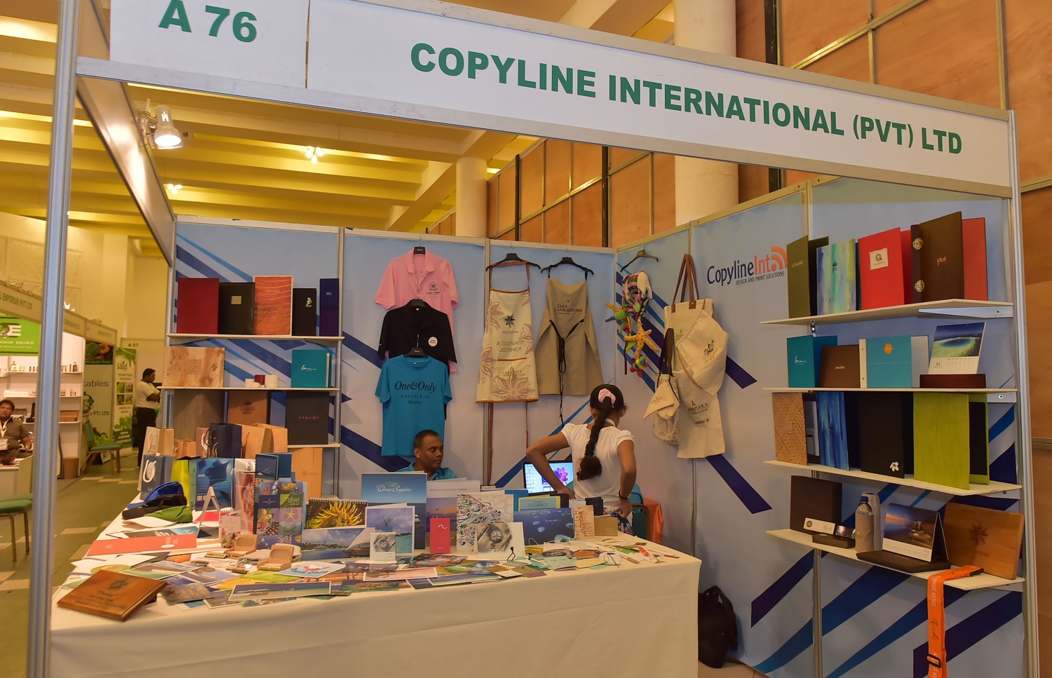 މާލެ: އޮގަސްޓް 22، 2016: ފުޑް އެންޑް ހޮސްޕިޓާލިޓީ އޭޝިއާ މޯލްޑިވްސް އިން ދަރުބާރުގޭގައި އޮގަސްޓް 22ން ފެށިގެން އޮގަސްޓް 24ށް ކުރިއަށް ގެންދާ އިންޓަނޭޝަނަލް ކަލިނަރީ ޖެލެންޖް އެގްޒިބިޝަންގެ ސްޓޯލެއް.-- ފޮޓޯ: މުހައްމަދު ޝަރުހާން/މިހާރު