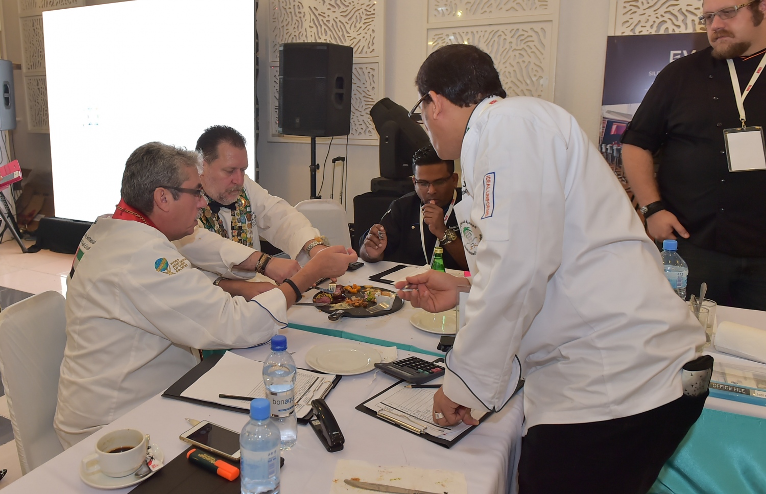 މާލެ: އޮގަސްޓް 22، 2016: ފުޑް އެންޑް ހޮސްޕިޓާލިޓީ އޭޝިއާ މޯލްޑިވްސް އިން ދަރުބާރުގޭގައި އޮގަސްޓް 22ން ފެށިގެން އޮގަސްޓް 24ށް ކުރިއަށް ގެންދާ އިންޓަނޭޝަނަލް ކަލިނަރީ ޖެލެންޖް އެގްޒިބިޝަންގެ ސްޓޯލެއް.-- ފޮޓޯ: މުހައްމަދު ޝަރުހާން/މިހާރު