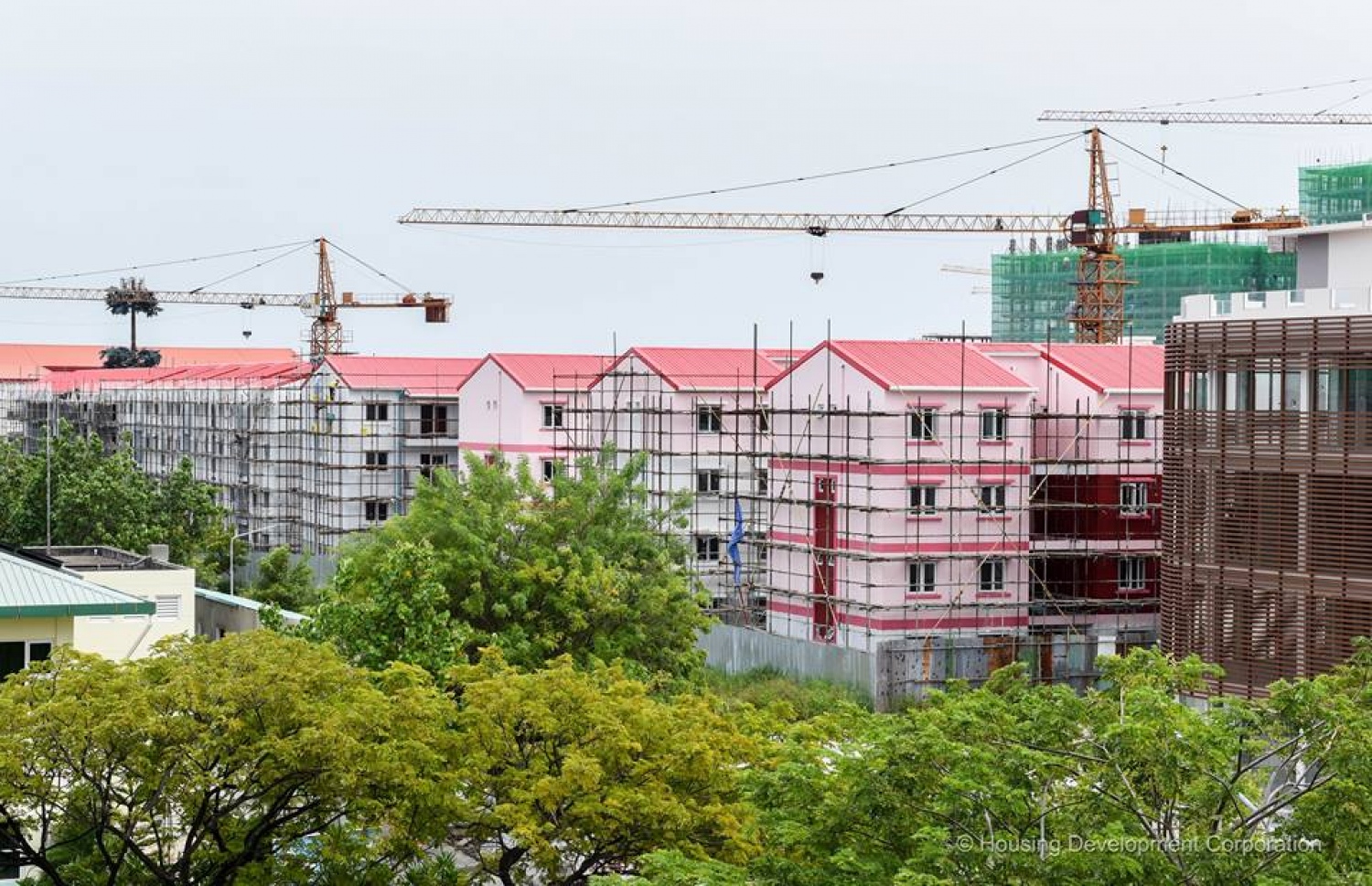 ހުޅުމާލޭގައި އަލަށް ހަދާ 704 ފްލެޓްގެ މަސައްކަތް ކުރިޔަށް ދަނީ: އެޗްޑީސީން ބުނަނީ ކުރިޔަށް އޮތް ތަނުގައި އަގު ހެޔޮ ފްލެޓްތަކެއް އަންނާނެ ކަމަށް --ފޮޓޯ: އެޗްޑީސީ