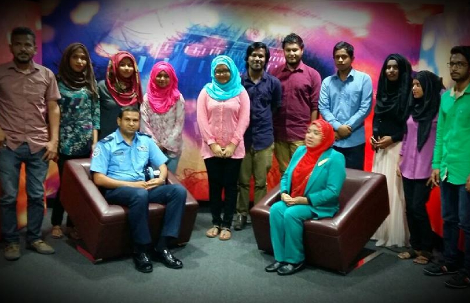 މައުލޫމާތު ދިނުމުގެ ސެޝަނެއްގައި ޑރ. ނާޒް ޒުވާނުންތަކަކާއެކު: ނަފްސާނީ ދާއިރާއިން ހިދުމަތް ދިނުމުގައި ރާއްޖޭގައި ގޮންޖެހުންތަކެއް ހުރި ކަމަށް ވިދާޅުވި