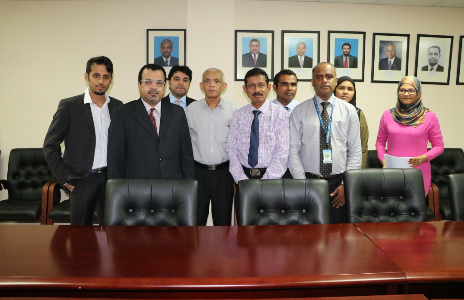 އެއާޕޯޓްގެ ޓާމިނަލް ތަރައްގީކުރަން 100 މިލިއަން ޑޮލަރުގެ ލޯނެއް ހޯދަން ސައުދީ ފަންޑާ އެކު އެމްއޭސީއެލް އެމްޑީ އާދިލް (ކަނާތުން ދެ ވަނަ) އަދި ފިނޭންސް މިނިސްޓްރީގެ އިސް ބޭފުޅުން މިދިޔަ އާދިއްތަ ދުވަހު ބައިވެރިވެވަޑައިގަންނަވަނީ. ފޮޓޯ: ފިނޭންސް