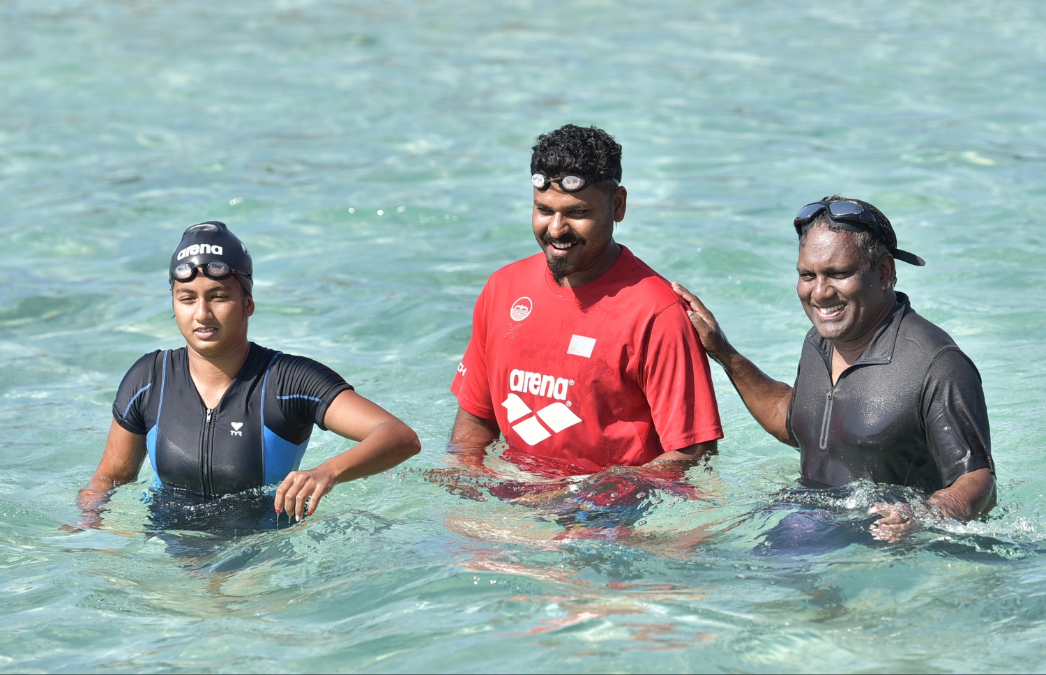 މާލެ: އޮގަސްޓް 25، 2016: އޮލިމްޕިކް ކޮމިޓީގެ ސެކްރެޓަރީ ޖެނެރަލް އަހުމަދު މަރުޒޫގު (މަރޭ) ކުރެއްވި "ޓްރެއިނިން ވިތު އެމްވީ ޗެމްޕްސް" ޗެލެންޖުގައި، ކުރީގެ ރައީސް ވަހީދު (މ) އާއި ފަރޭ ކޯޗު (ވ) އަދި ސަޖަން ޓްރެކުގައި ޓްރެއިނިންއަށް ތައްޔާރުވަނީ. --ފޮޓޯ: ނިޝާން އަލީ/ މިހާރު