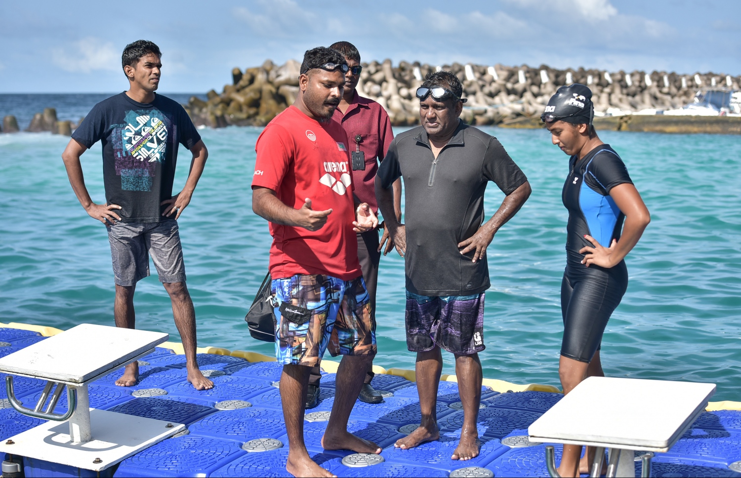 މާލެ: އޮގަސްޓް 25، 2016: އޮލިމްޕިކް ކޮމިޓީގެ ސެކްރެޓަރީ ޖެނެރަލް އަހުމަދު މަރުޒޫގު (މަރޭ) ކުރެއްވި "ޓްރެއިނިން ވިތު އެމްވީ ޗެމްޕްސް" ޗެލެންޖުގައި، ކުރީގެ ރައީސް ވަހީދު (މ) އާއި ފަރޭ ކޯޗު (ވ) އަދި ސަޖަން ޓްރެކުގައި ޓްރެއިނިންއަށް ތައްޔާރުވަނީ. --ފޮޓޯ: ނިޝާން އަލީ/ މިހާރު