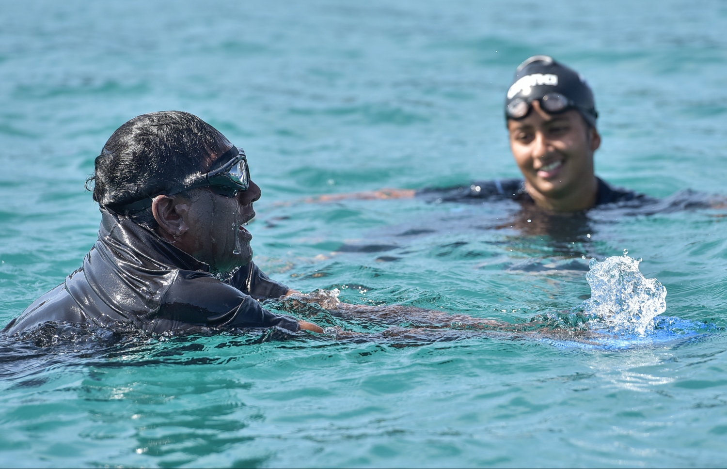 މާލެ: އޮގަސްޓް 25، 2016: އޮލިމްޕިކް ކޮމިޓީގެ ސެކްރެޓަރީ ޖެނެރަލް އަހުމަދު މަރުޒޫގު (މަރޭ) ކުރެއްވި "ޓްރެއިނިން ވިތު އެމްވީ ޗެމްޕްސް" ޗެލެންޖުގައި، ކުރީގެ ރައީސް ވަހީދު(ކ) ސަޖަން(ވ) އާއެކު ޓްރެކުގައި. --ފޮޓޯ: ނިޝާން އަލީ/ މިހާރު