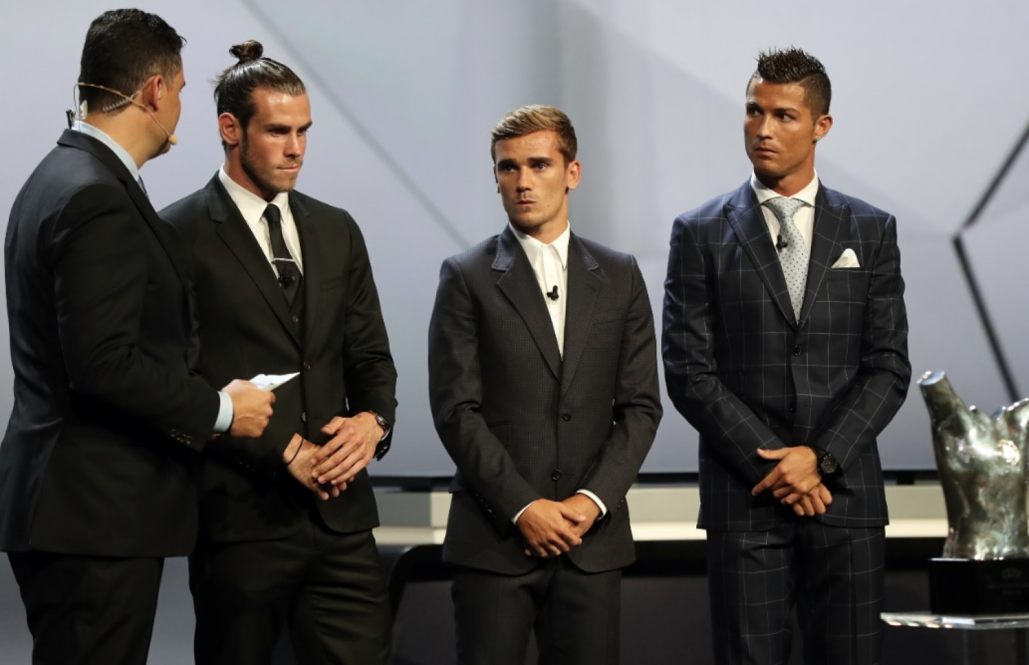 ރޮނާލްޑޯ (ކ) އަދި އެވޯޑަށް ވާދަކުރި ގްރިޒްމަން (ކ-2) އަދި ބޭލް. --ފޮޓޯ: އޭއެފްޕީ