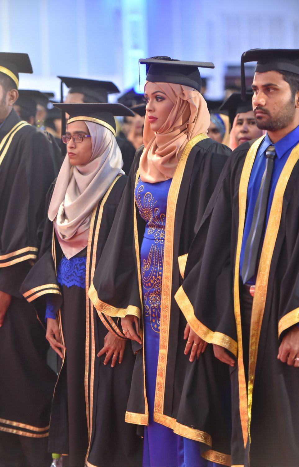 މާލެ، އޮގަސްޓް 25، 2016- މޯލްޑިވްސް ނެޝަނަލް ޔުނިވަސިޓީ (އެމްއެންޔޫ) ގެ 2016 ވަނަ އަހަރު ދަސްވެނިވުމުމުގެ ހަފުލާގެ ތެރެއިން: ދިވެހިރާއްޖޭގެ ގައުމީ ޔުނިވަސިޓީން ރޭ 558 ދަރިވަރުން ގްރެޖުއޭޓްވި.---ފޮޓޯ: މުހައްމަދު ޝަރުހާން/މިހާރު