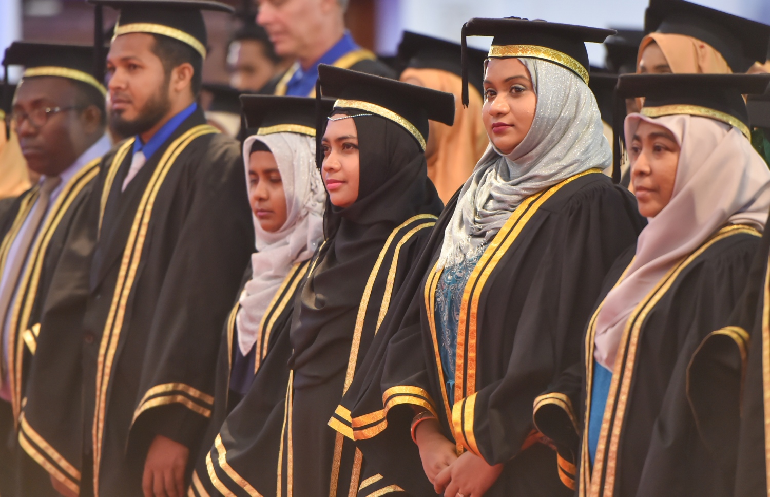 މާލެ، އޮގަސްޓް 25، 2016- މޯލްޑިވްސް ނެޝަނަލް ޔުނިވަސިޓީ (އެމްއެންޔޫ)ގެ 2016 ވަނަ އަހަރުގެ ދަސްވެނިވުމުގެ ހަފުލާގެ ތެރެއިން: ދިވެހިރާއްޖޭގެ ގައުމީ ޔުނިވަސިޓީން ރޭ 558 ދަރިވަރުން ގްރެޖުއޭޓްވި.---ފޮޓޯ: މުހައްމަދު ޝަރުހާން/މިހާރު