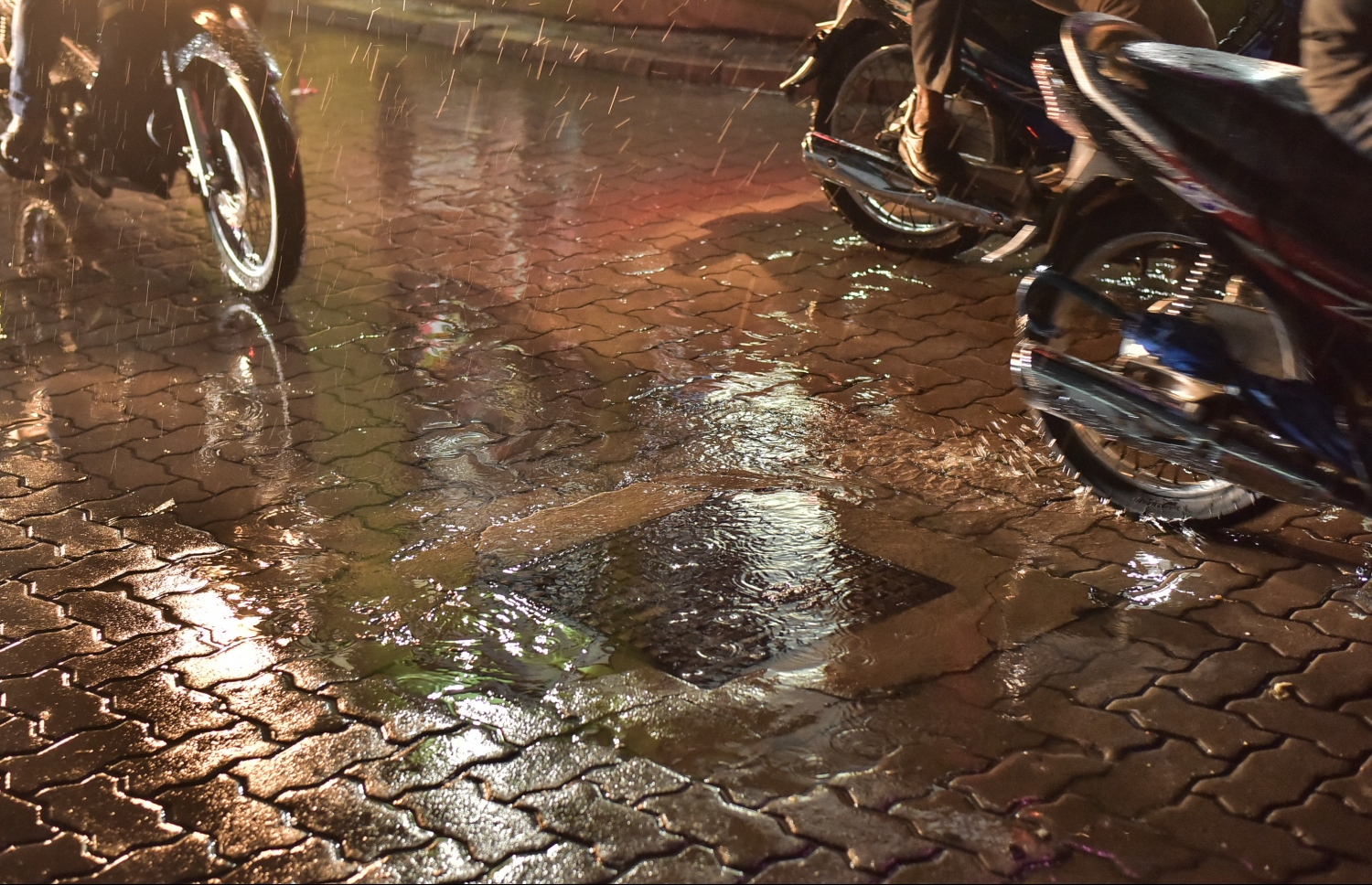 ޖަމާލުންދީން ސްކޫލް ކައިރިން ނަޖިސް ބޭރުވަމުން ދިޔަ ޖަންކްޝަނެއް: ވިއްސާރަ ދުވަސްވަރު މި ގޮތަށް ގިނަ ޖަންކްޝަންތަކުން ނަޖިސް ބޭރުވޭ-- ފޮޓޯ: ނިޝާން އަލީ/ މިހާރު