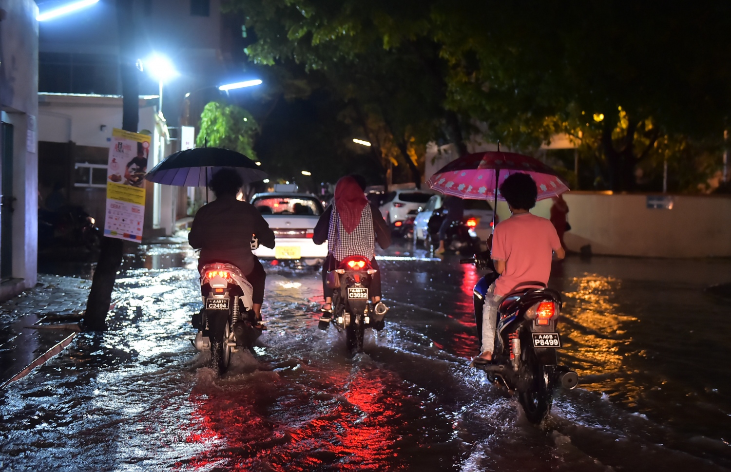 ވިއްސާރަ ވެހި މާލޭގެ މަގެއްގައި ފެންބޮޑުވެފައި-- —ފޮޓޯ: މުހައްމަދު ޝަރުހާން/މިހާރު