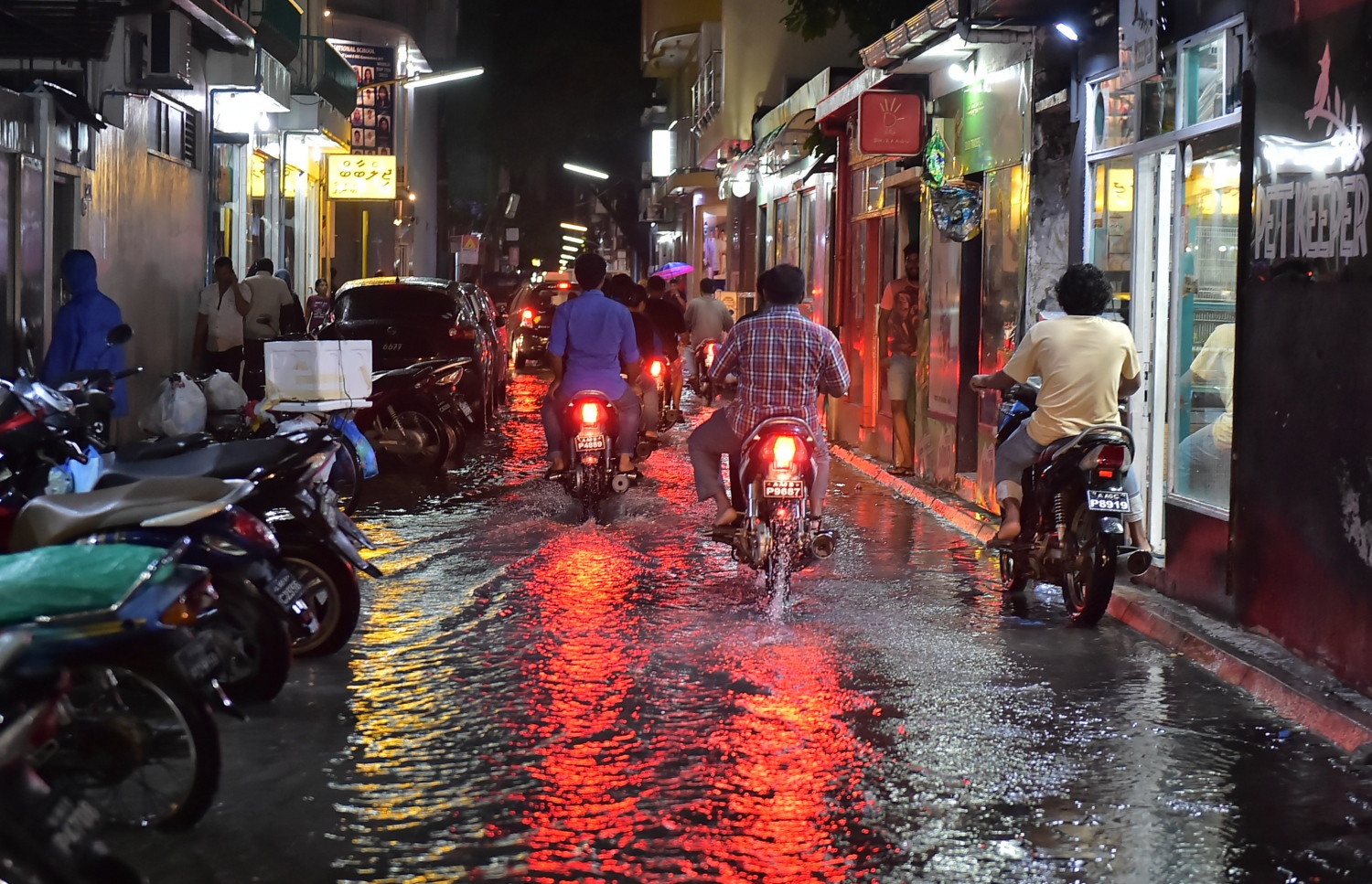 މާލޭގެ މަގެއްގައި ފެން ބޮޑުވެފައި.—ފޮޓޯ: މުހައްމަދު ޝަރުހާން/މިހާރު