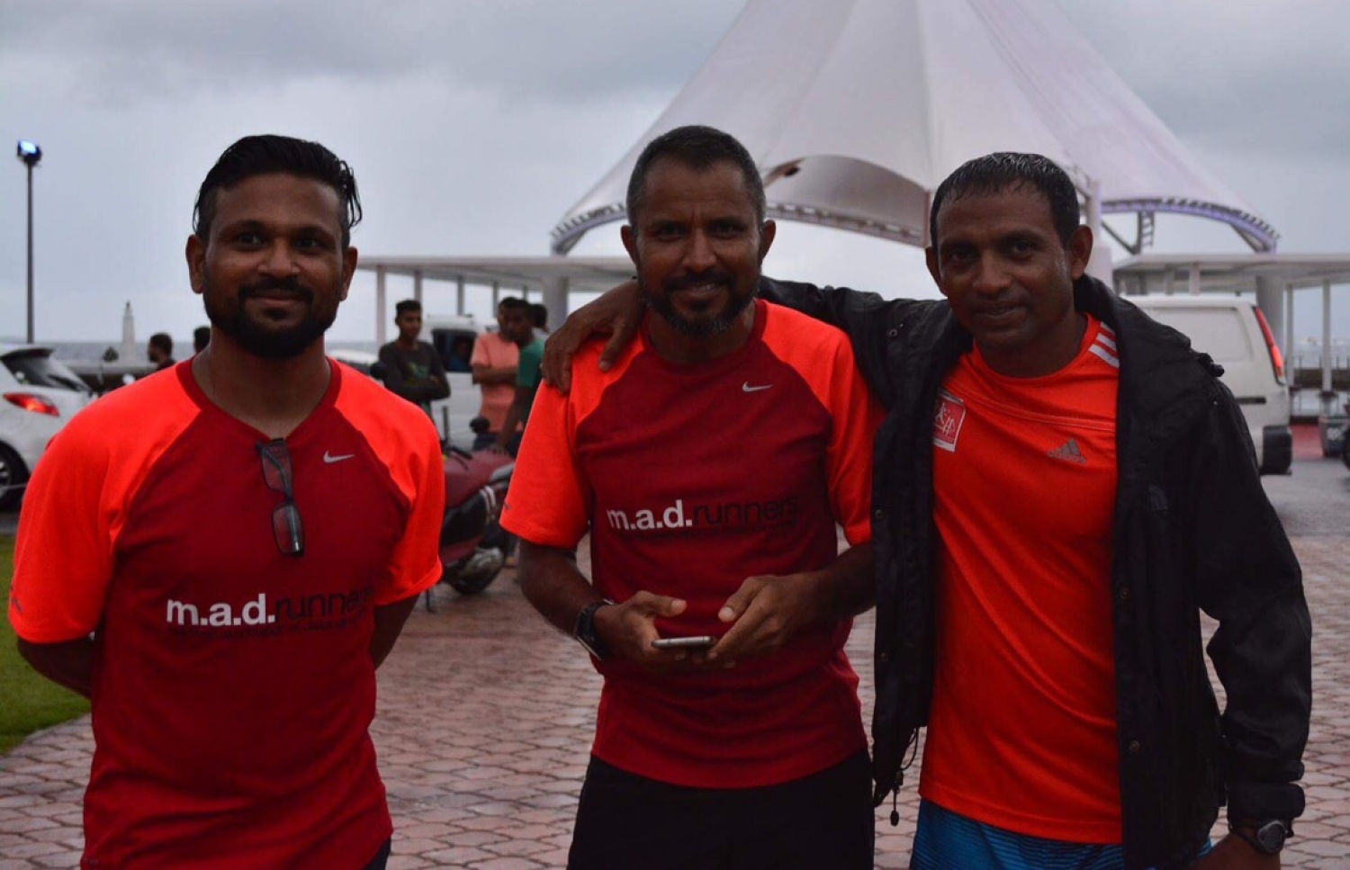 ބާލިން މެރެތަންގައި ދުވާ މޭޑް ރަނާސްގެ ތިން ދުވުންތެރިން (ކ-ވ) ނަސްރު، ޖަވާ އަދި އަސީލް. --ފޮޓޯ: މޭޑް ރަނާސް