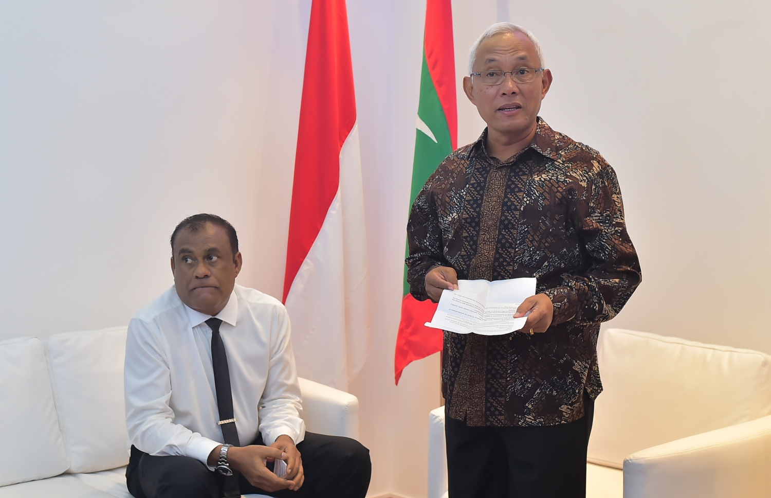 އިންޑޮނޭޝިއާއިން ރާއްޖެއަށް ކަނޑައަޅުއްވާފައި ހުންނަވާ ސަފީރު ހަރިމަވަން ސުޔިޓްނޯ މިއަދުގެ ރަސްމިއްޔާތުގައި ވާހަކަ ދައްކަވަނީ.--- ފޮޓޯ: މުހައްމަދު ޝަރުހާން/ މިހާރު