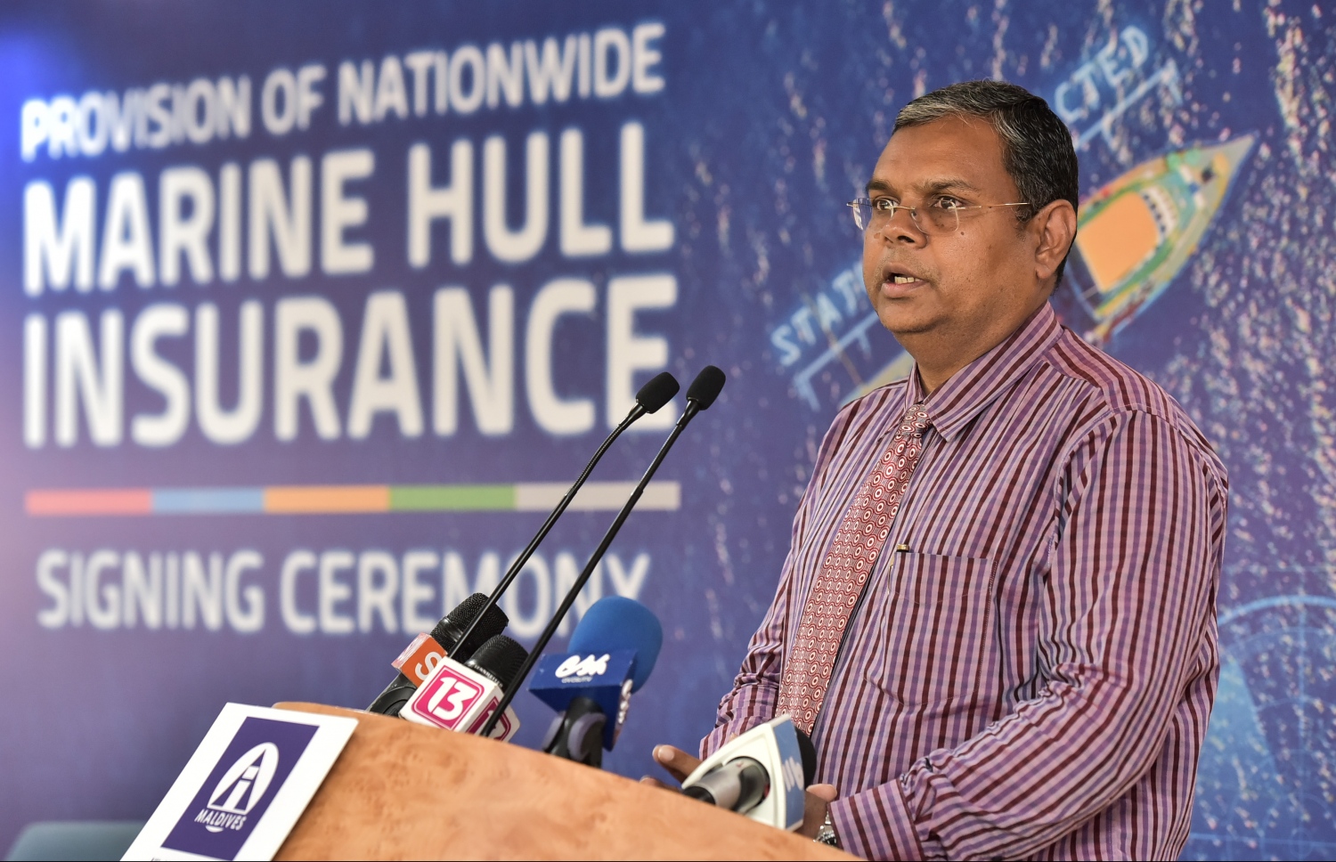 އެލައިޑުގެ "ހަލް އިންޝުއަރެންސް" ފޯރުކޮށްދިނުމަށް ޓްރާސްޕޯޓް އޮތޯރިޓީއާ އެކު އެއްބަސްވުމުގައި ސޮއިކުރުމަށް ބޭއްވި ރަސްމިއްޔާތުގައި އެ އޮތޯރިޓީގެ ޗެއާމަން އަބްދުލް ރަޝީދު ނާފިޒް ވާހަކަ ދައްކަވަނީ.-- ފޮޓޯ؛ ނިޝާން އަލީ / މިހާރު