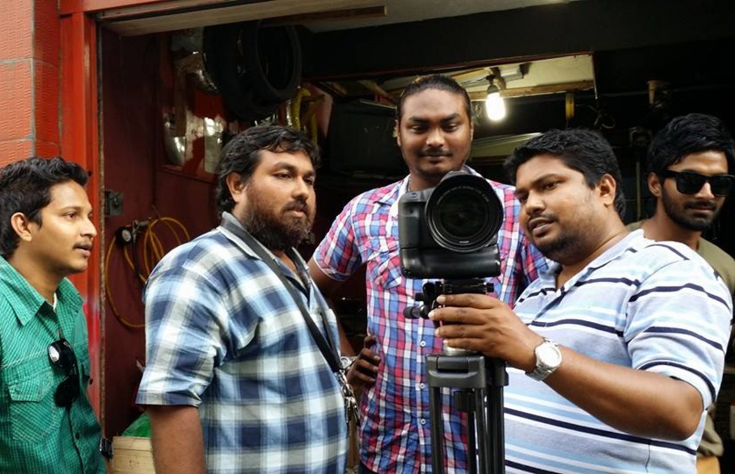 މޮގާ އާއި ޗިއްޕެ "އެންމެ ފަހު ވިންދާ ޖެހެންދެން" ގެ ޝޫޓިން ތެރޭގައި.