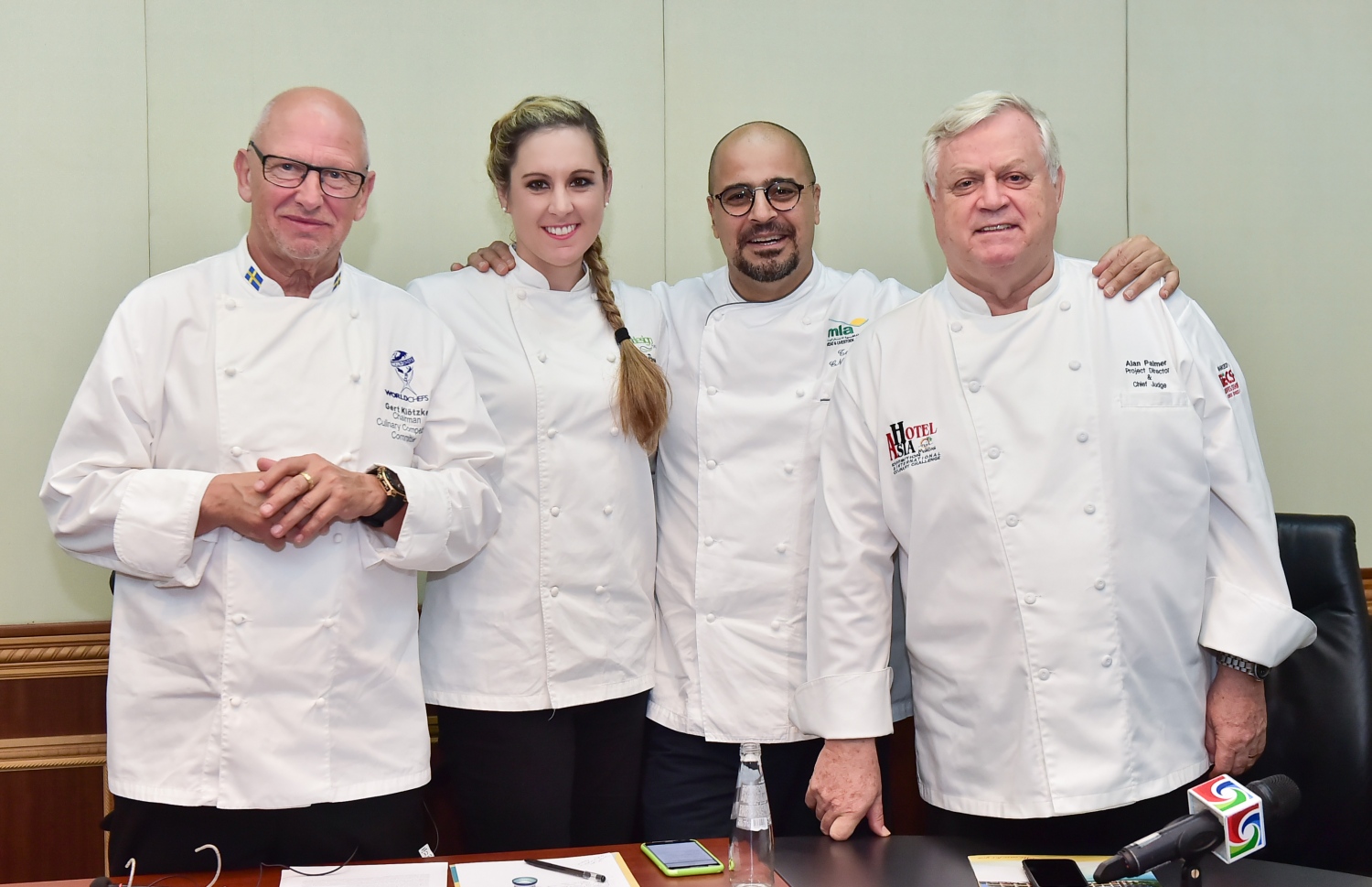 ހުޅުލެ އައިލެންޑް ހޮޓެލް: ސެޕްޓެމްބަރ 1، 2016: ހޮޓެލް އޭޝިއާ ފެއާ ބާއްވާ މޯލްޑިވްސް އެގްޒިބިޝަން އެންޑް ކޮންފަރެންސް ސާވިސަސް (މެކްސް) އިން ފެއާގެ މައި ސްޕޮންސަރު ބެސްޓްބައި މޯލްޑިވްސް (ބީބީއެމް) އާ ގުޅިގެން ފެށި މާސްޓާ ކްލާހުގައި ކިޔަވައި ދޭ ހަތަރު ޝެފުން: މި މުބާރާތުގައި، ރާއްޖޭގައި މަސައްކަތްކުރާ ދޭސީ އަދި ބިދޭސީ 516 އަށް ވުރެ ގިނަ ޝެފުން، 20 ކެޓަގަރީއެއްގައި ވާދަކުރޭ.-- ފޮޓޯ: މުހައްމަދު ޝަރުހާން / މިހާރު