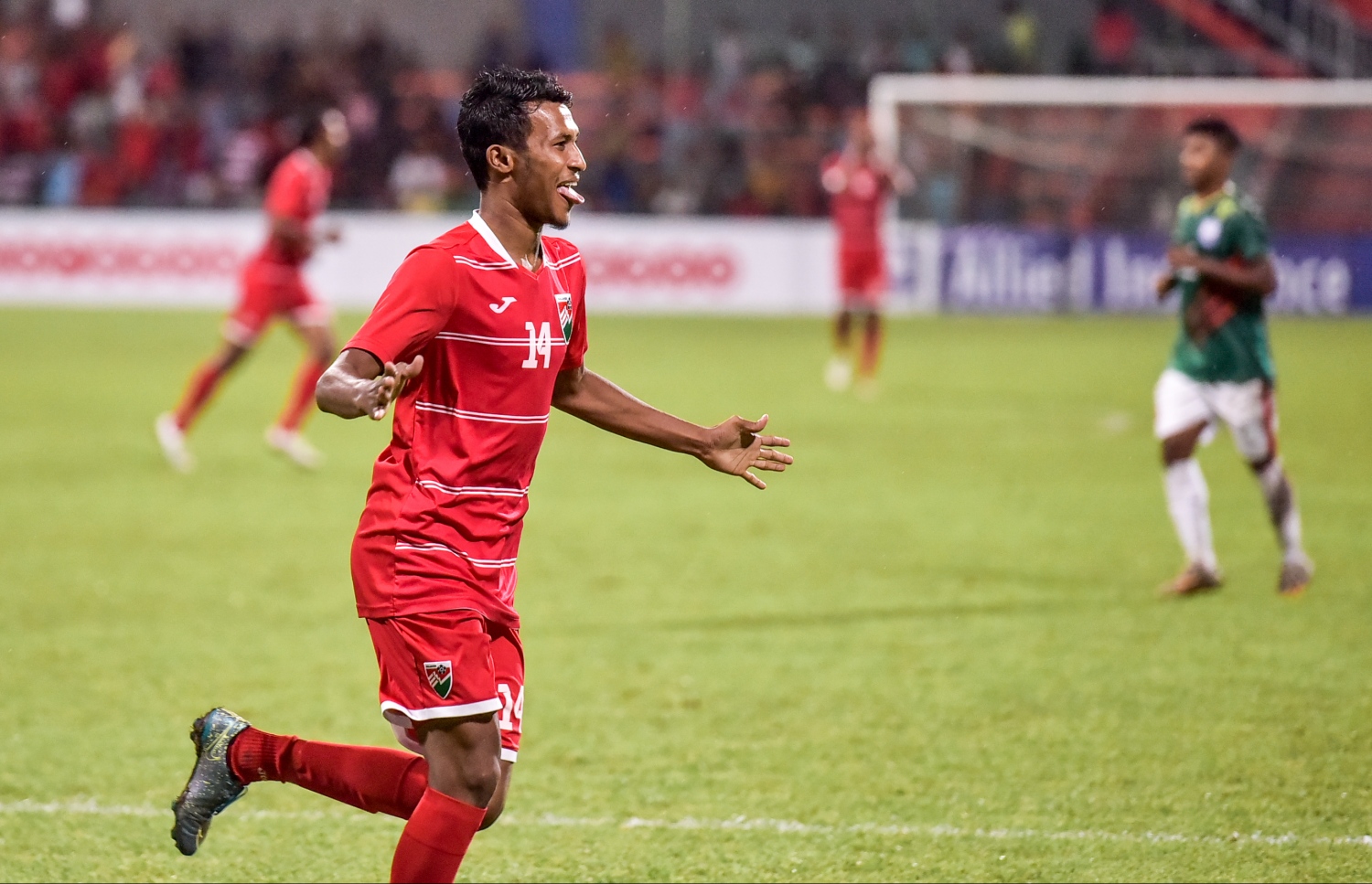 މިދިޔަ އަހަރު ބަންގްލަދޭޝްއާ ދެކޮޅަށް މާލޭގައި ކުޅުނު އެކުވެރިކަމުގެ މެޗުގައި ލަނޑު ޖެހުމަށް ފަހު ހަމްޕު އުފާފާޅުކުރަނީ .-- ފޮޓޯ: ނިޝާން އަލީ/ މިހާރު