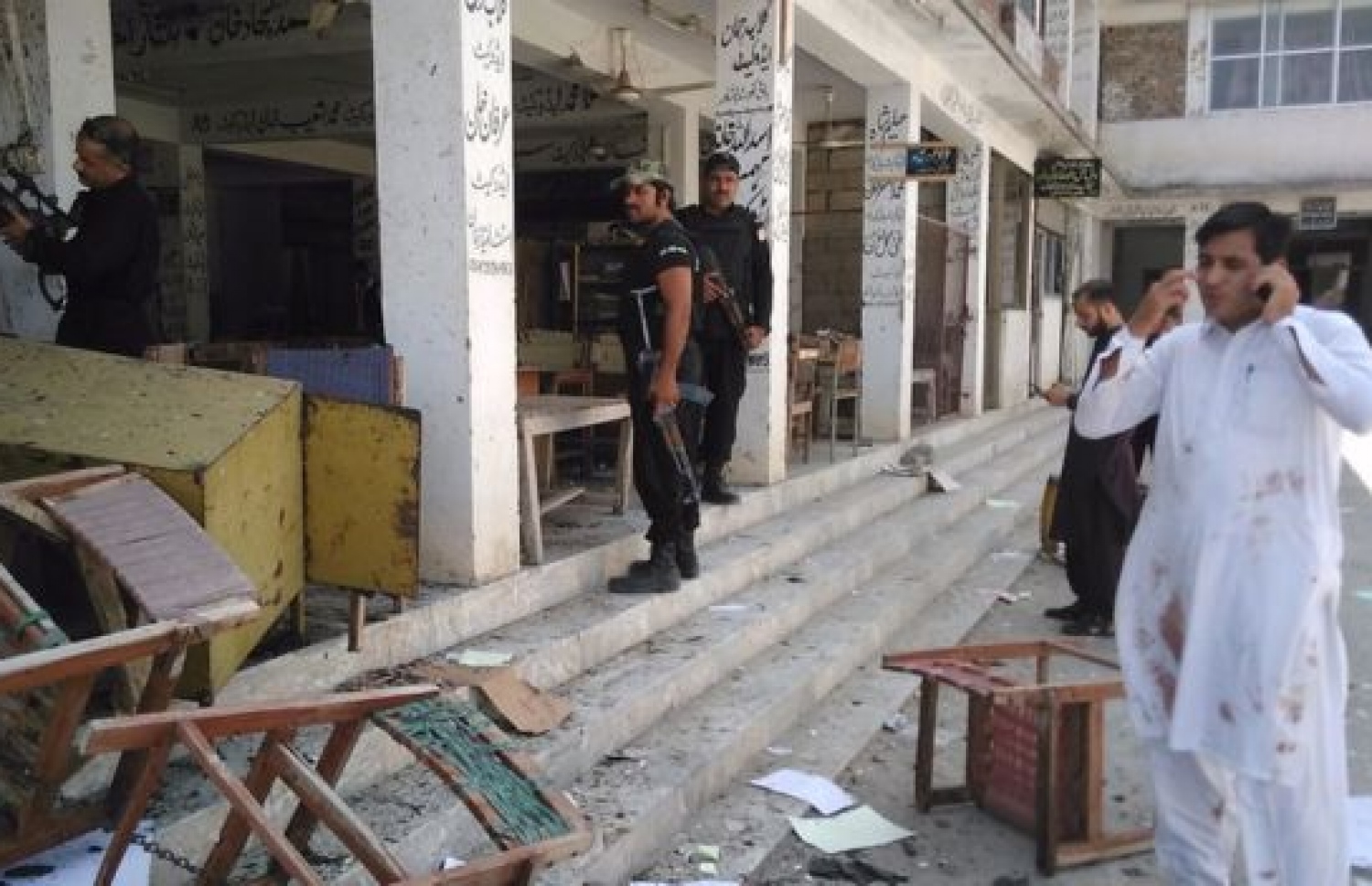 ޕާކިސްތާނުގެ ކޯޓަކަށް ދިން ހަމަލާގައި 12 މީހުން މަރުވެ 50 މީހުން ޒަޚަމްވި. --ފޮޓޯ:އޭއެފްޕީ