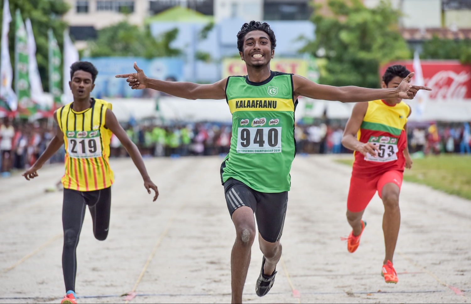 މުނާޒް (މ) މިދިޔަ އަހަރުގެ އިންޓަ ސްކޫލުގައި ދުވަނީ. --ފޮޓޯ: ނިޝާން އަލީ/ މިހާރު