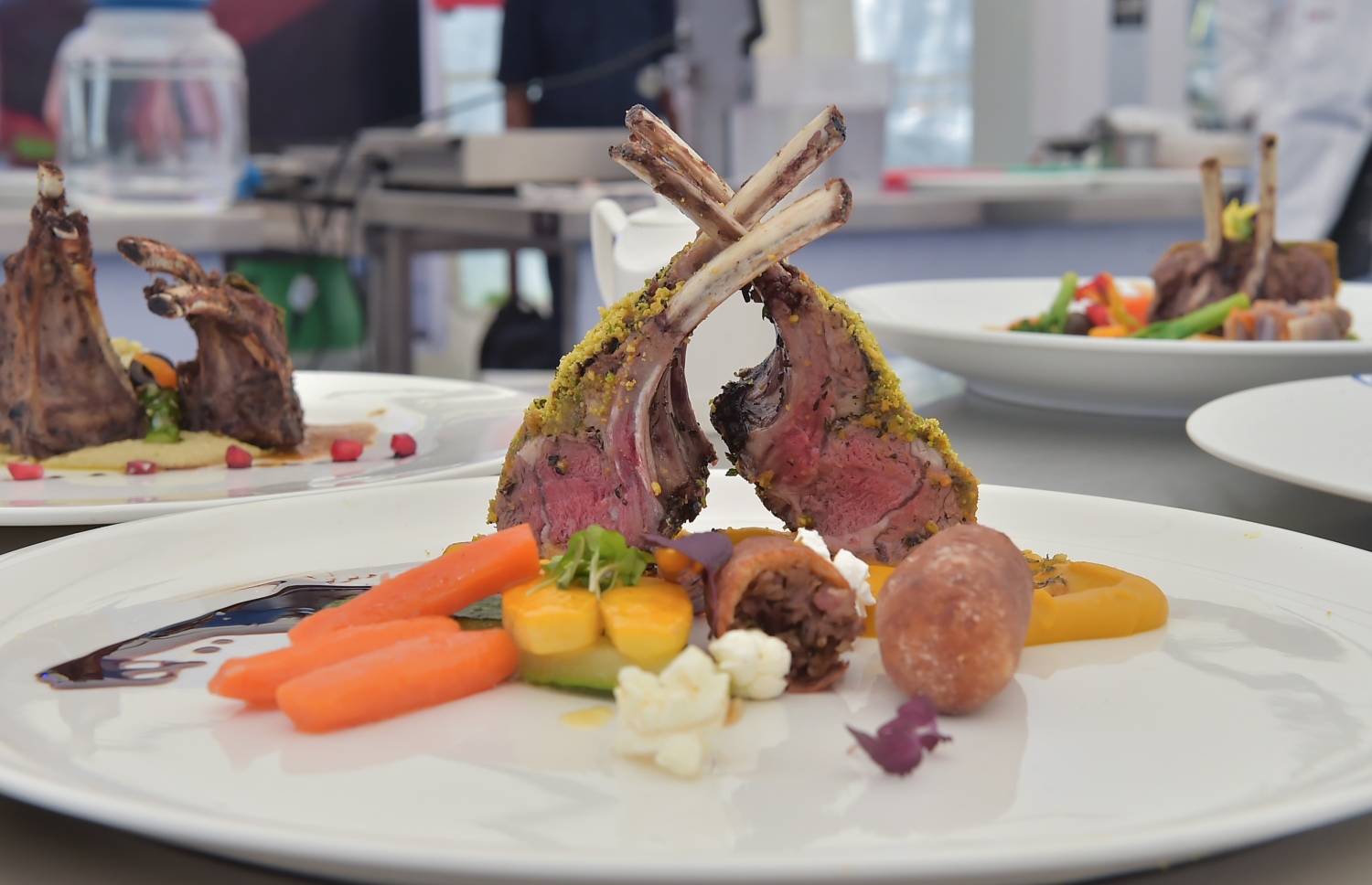 ހޮޓެލް އޭޝިއާ އެގްޒިބިޝަންގެ ތެރެއިން ބާއްވާ އިންޓަނޭޝަނަލް ކަލިނަރީ ޗެލެންޖުގެ ބައިވެރިއަކު ތައްޔާރުކޮށްފައިވާ ޑިޝްއެއް.-- ފޮޓޯ: މުހައްމަދު ޝަރުހާން / މިހާރު