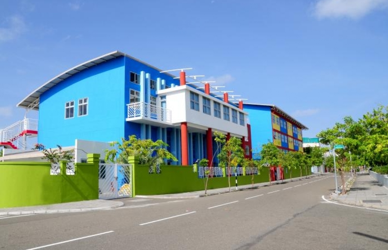 ރާއްޖޭގެ އެންމެ ފުރަތަމަ އިންޓަނޭޝަނަލް ސްކޫލު، ލާލޭ ޔޫތު އިންޓަނޭޝަނަލް ހިންގި ފަރީދިއްޔާ އިމާރާތް: އެޑިޔުކޭޝަން މިނިސްޓްރީ އާއި ކޮލިޓޭޓް އެޑިޔުކޭޝަންއާ ދެމެދު ވަނީ 25 އަހަރުގެ އެއްބަސްވުމެއް ހަދާފައި