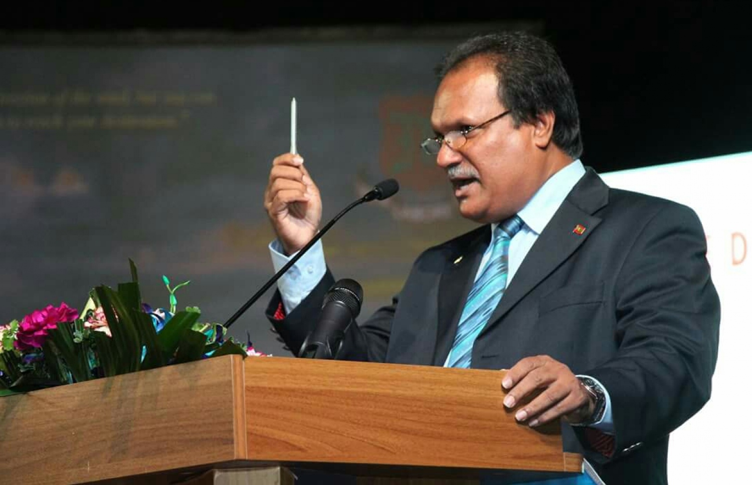 މަޖީދިއްޔާގެ މިދިޔަ އަހަރުގެ އިނާމު ދިނުމަށް އެ ސްކޫލުގައި ބޭއްވި ރަސްމިއްޔާތުގައި ސިވިލް ސާވިސް ކޮމިޝަންގެ ރައީސް އަލީ ޝަމީމް ވާހަކަ ދައްކަވަނީ.-- ފޮޓޯ: އެޑިއުކޭޝަން މިނިސްޓްރީ