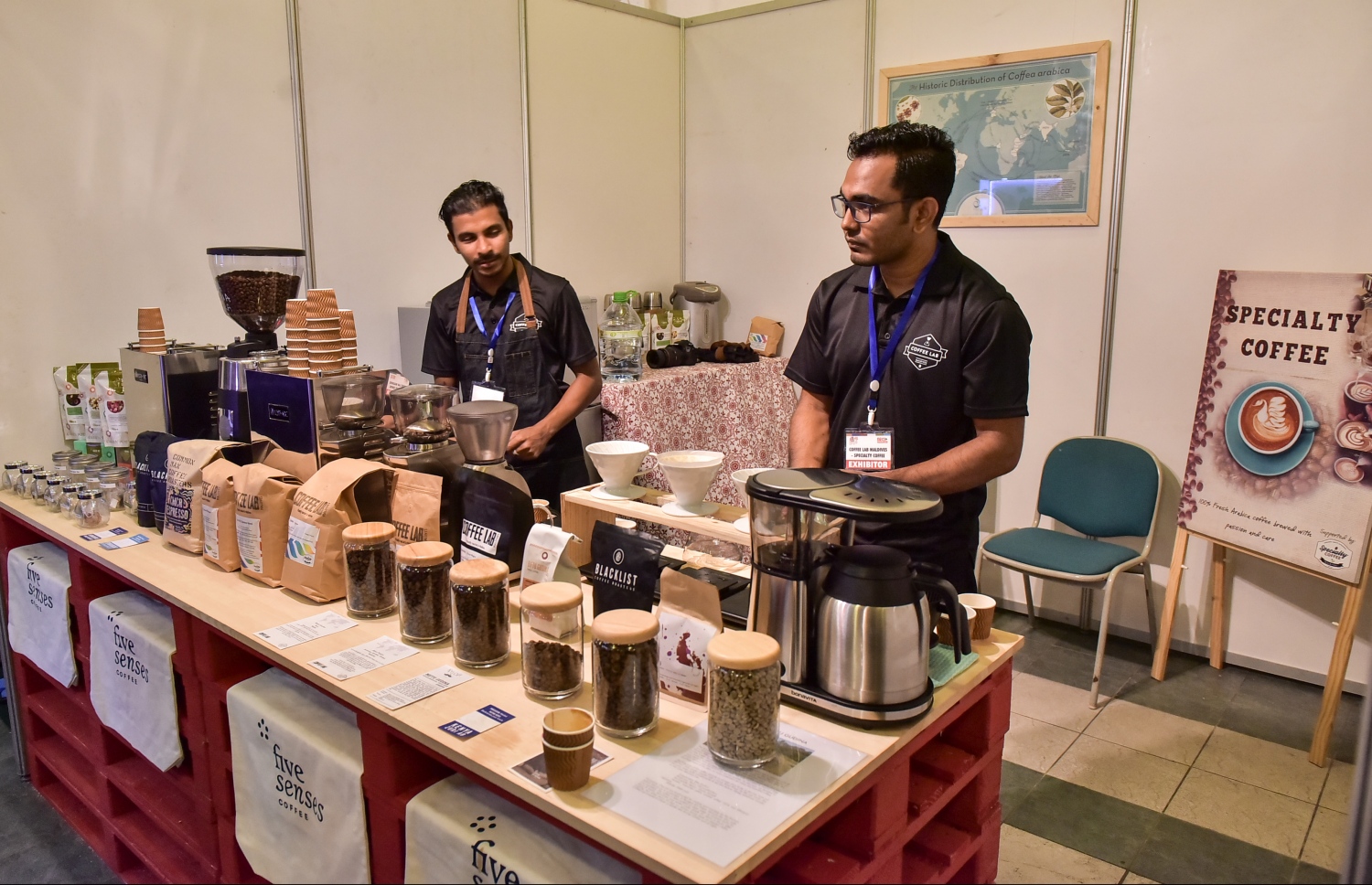 ކޮފީ ލެބުގެ އަފްރާހު (ކ) ހޮޓެލް އޭޝިއާ ފެއާގައި ހުރި އެ ކުންފުނީގެ ސްޓޯލުގައި .-- ފޮޓޯ: ނިޝާން އަލީ/ މިހާރު