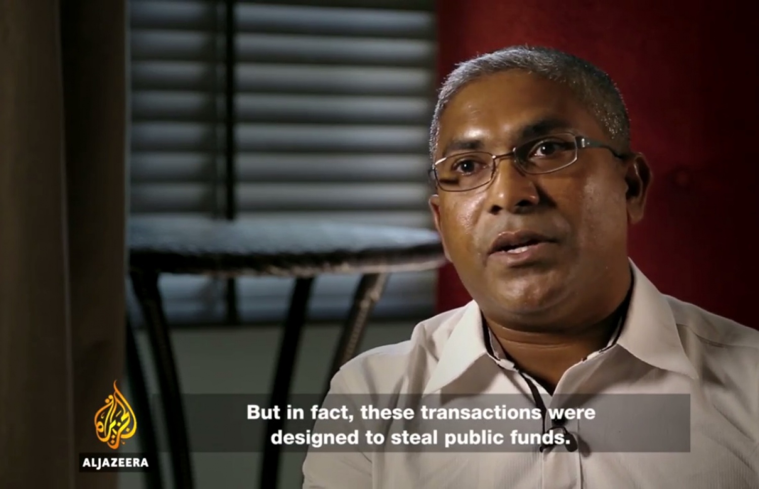 އަލްޖަޒީރާގެ ތަހުގީގީ ރިޕޯޓަށް ނިޔާޒް މައުލޫމާތު ދެއްވަނީ. އޭނާ މަގާމުން ވަކިކުރީ ސަރުކާރުގެ ތެރޭގައި ހިނގާ ކޮރަޕްޝަންގެ އަމަލުތައް ފަޅާ އަރުވާލުމުން ކަމަށް އޭނާ ވިދާޅުވި.