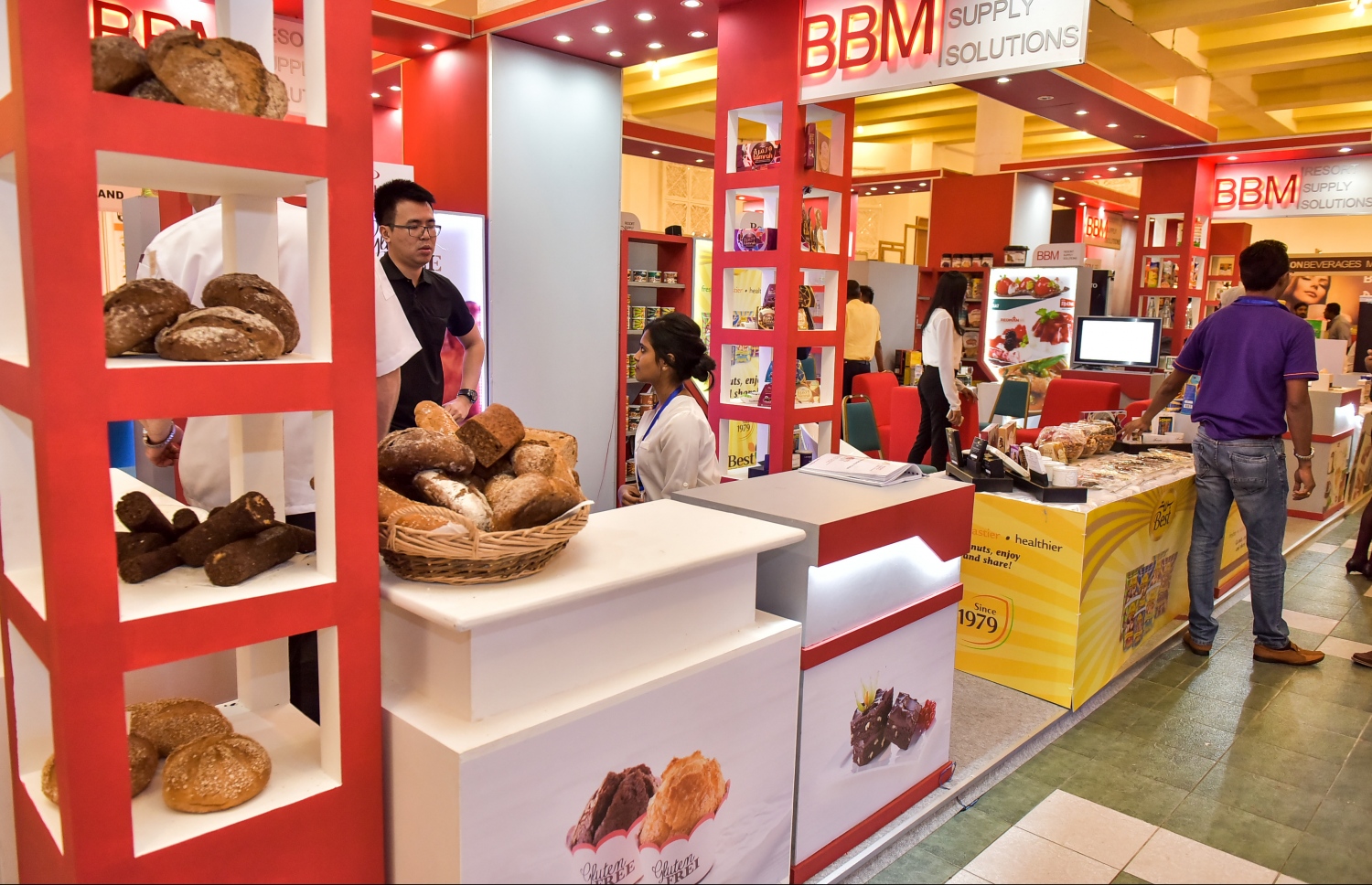 ބީބީއެމް ސްޓޯލް: ރިސޯޓްތަކަށް ގިނަ އެއްޗެހިތަކެއް ސަޕްލައިކޮށްދޭ - ފޮޓޯ: ނިޝާން އަލީ/މިހާރު