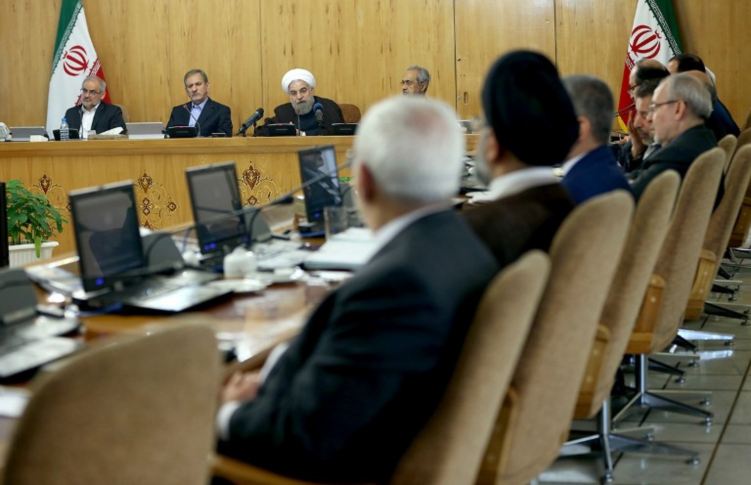 ތެހެރާނުގައި ބޭއްވި ކެބިނެޓުގެ ބައްދަލުވުމެއްގައި އީރާނުގެ ރައީސް ހަސަން ރޫހާނީ ވާހަކަ ދައްކަވަނީ. --ފޮޓޯ:އޭއެފްޕީ