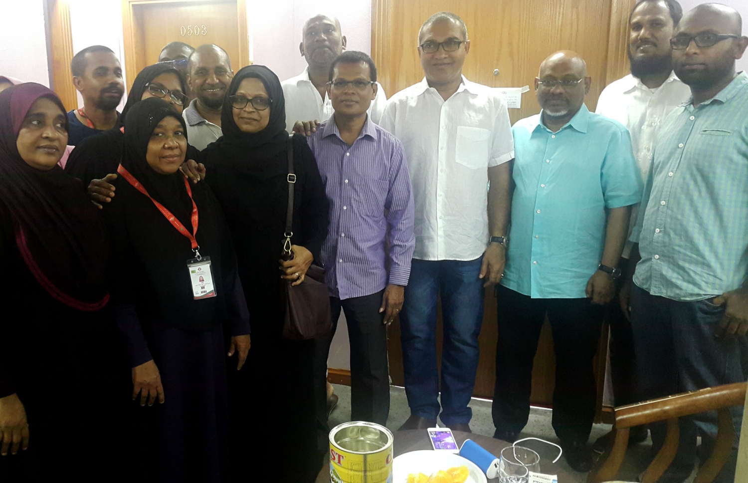 ރައްޔިތުންގެ މަޖިލީހުގެ ރައީސް އަބްދުﷲ މަސީހް، ހައްޖު ކޯޕަރޭޝަންގެ ހައްޖުވެރިން ތިބޭ ހޮޓަލަށް ވަޑައިގެން ހައްޖުވެރިންނާ ބައްދަލު ކުރައްވައި ފޮޓޯ ނަންގަވަނީ. --މިހާރު ފޮޓޯ އަހްމަދު އަބްދުﷲ ސައީދު