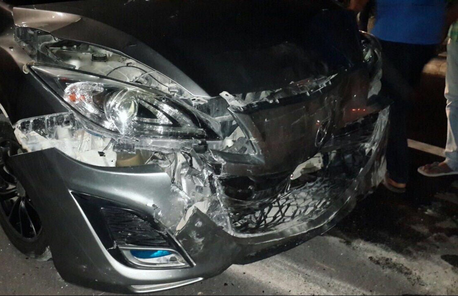 ލ. ގަމުގައި ބާއްވާ ބޮޑު އީދު ޝޯގައި ބައިވެރިވާން ގަމަށް ދަތުރުކުރި ލަވަކިޔުންތެރިޔާ ޝަލަބީ އިބްރާހިމްގެ ޓީމު ދަތުރުކުރި އެއް ކާރު އެކްސިޑެންޓްގައި ހަލާކުވެފައި --ފޮޓޯ/ކިއުންތެރިއެއް