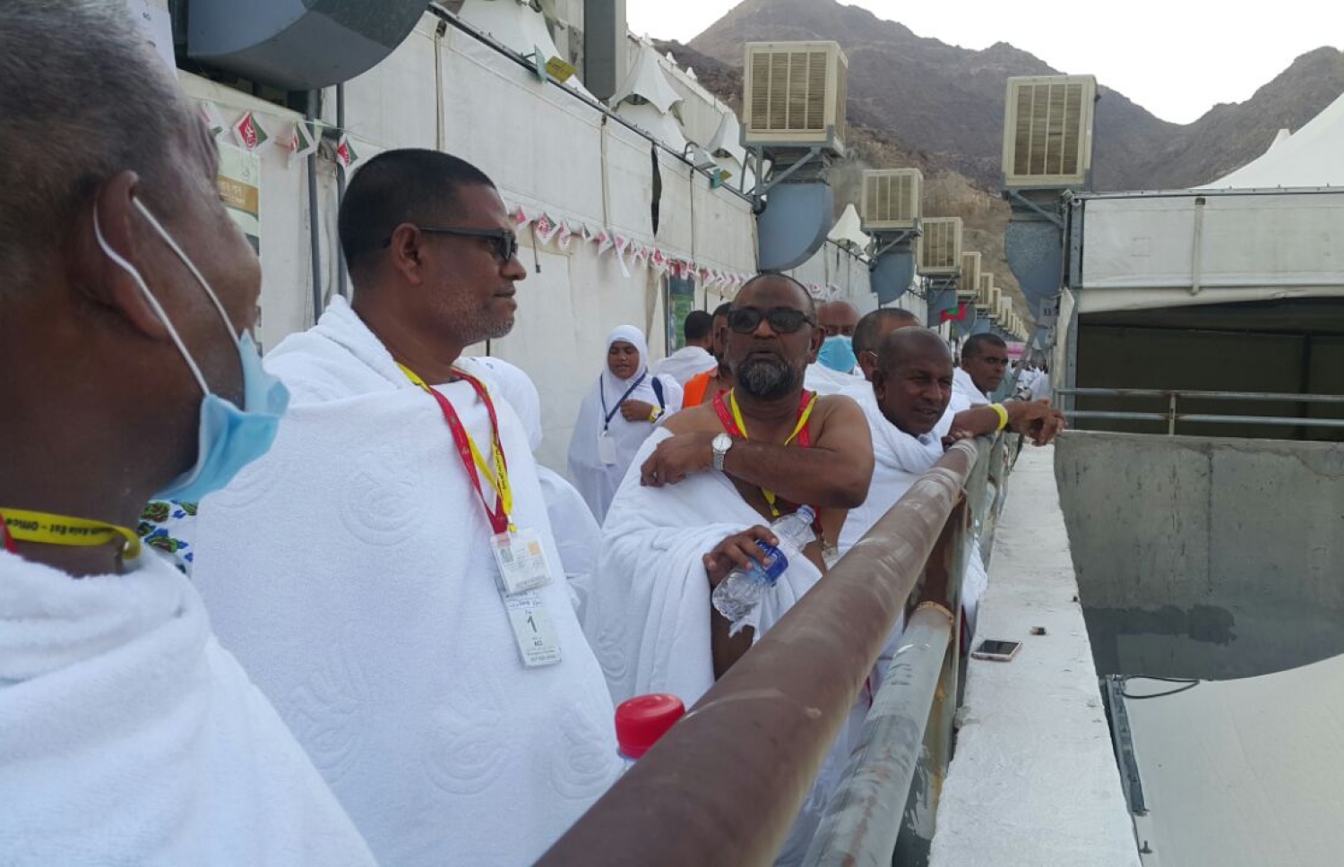 ދިވެހި ހައްޖާޖީން ސެޕްޓެމްބަރު 11، 2016 ދުވަހު އަރަފާތު ބިމުގައި. މި އަހަރު ދެ މިލިއަނެއްހާ މީހުން ހައްޖުގެ އަޅުކަން އަދާކުރާނެ. -- ފޮޓޯ: އަހްމަދު އަބްދުﷲ ސައީދު/މިހާރު