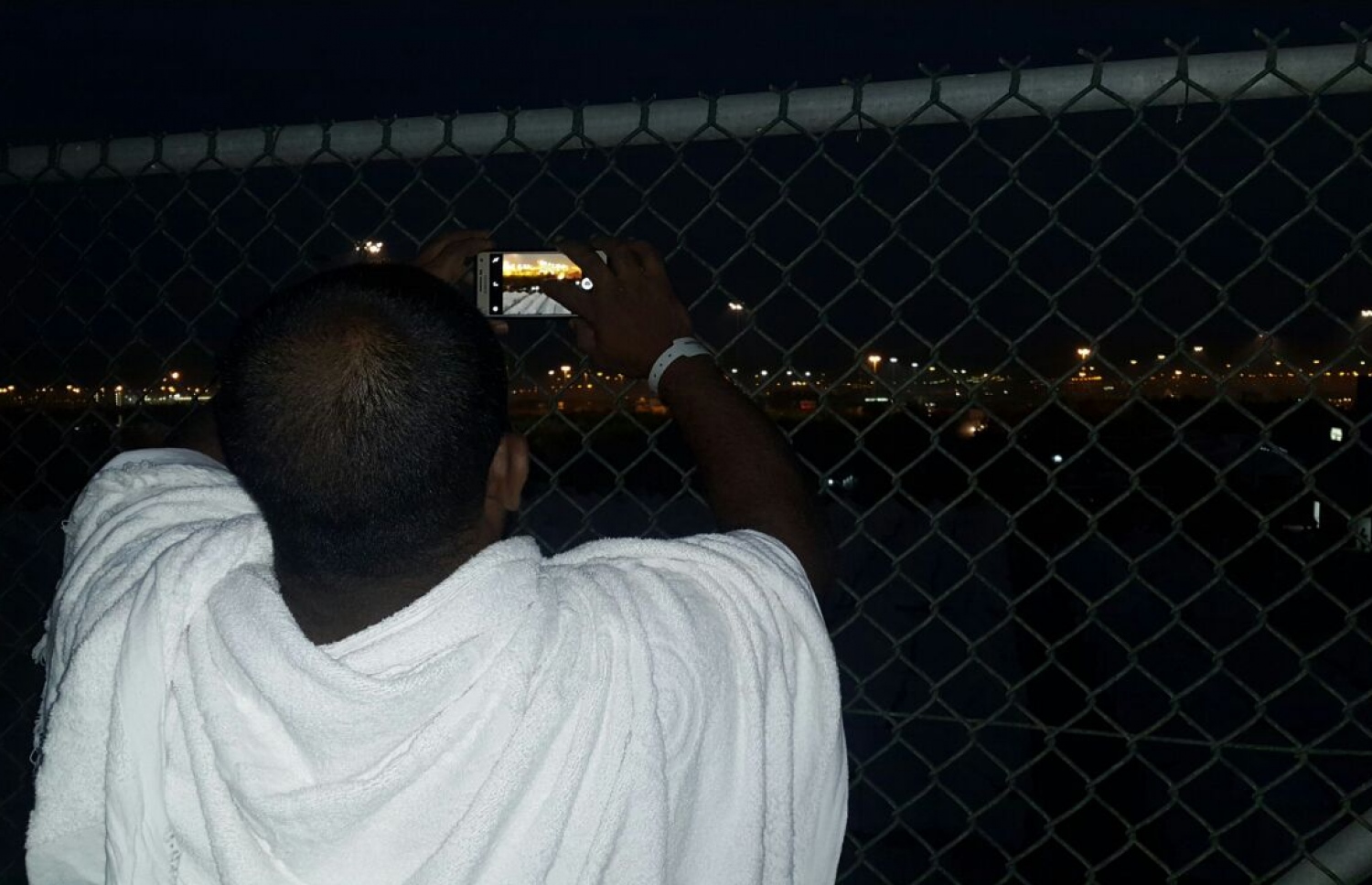 ދިވެހި ހައްޖާޖީން ސެޕްޓެމްބަރު 11، 2016 ދުވަހު އަރަފާތު ބިމުގައި. މި އަހަރު ދެ މިލިއަނެއްހާ މީހުން ހައްޖުގެ އަޅުކަން އަދާކުރާނެ. -- ފޮޓޯ: އަހްމަދު އަބްދުﷲ ސައީދު/މިހާރު