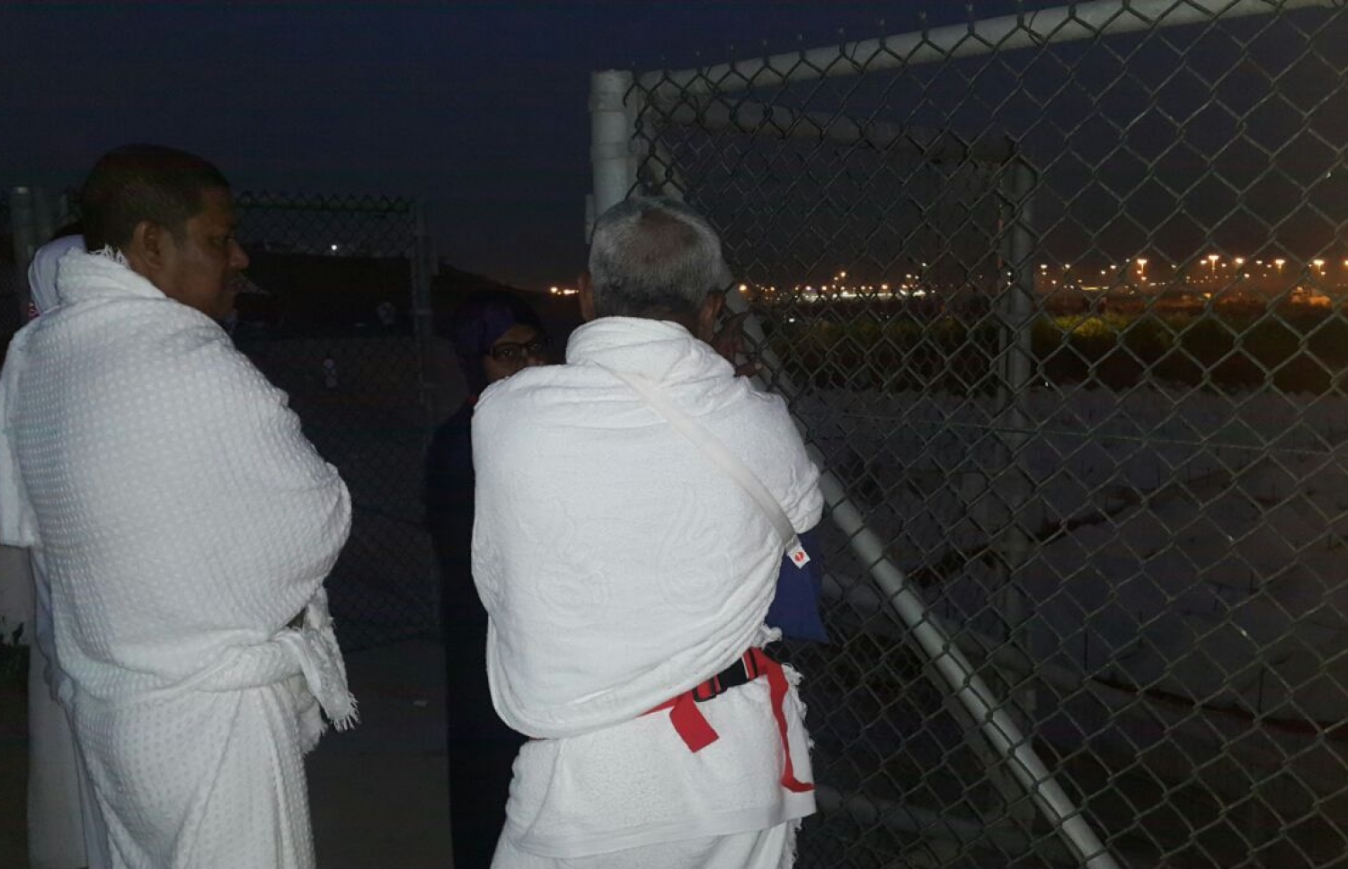 ދިވެހި ހައްޖާޖީން ސެޕްޓެމްބަރު 11، 2016 ދުވަހު އަރަފާތު ބިމުގައި. މި އަހަރު ދެ މިލިއަނެއްހާ މީހުން ހައްޖުގެ އަޅުކަން އަދާކުރާނެ. -- ފޮޓޯ: އަހްމަދު އަބްދުﷲ ސައީދު/މިހާރު