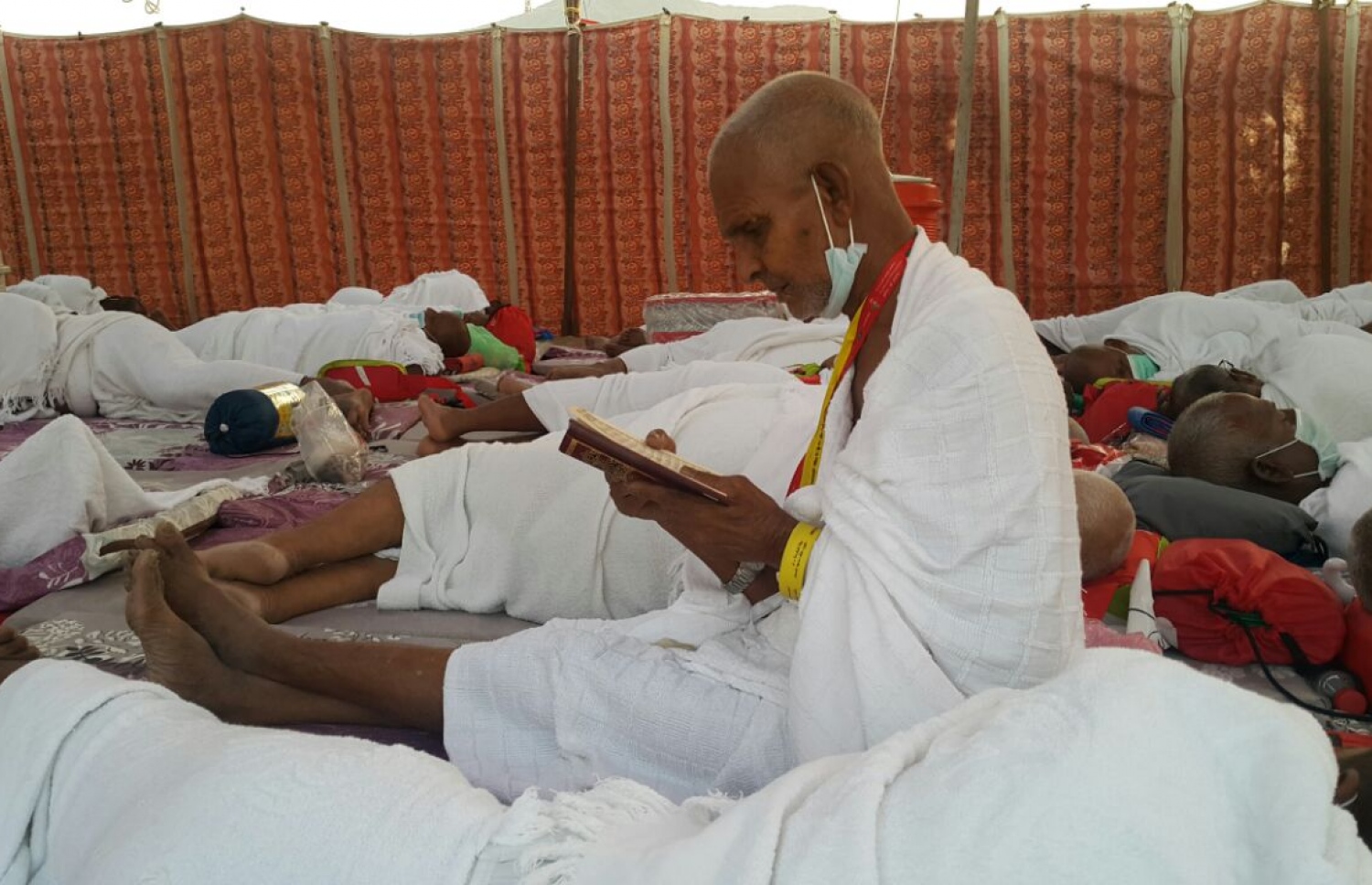 ދިވެހި ހައްޖާޖީން ސެޕްޓެމްބަރު 11، 2016 ދުވަހު އަރަފާތު ބިމުގައި. މި އަހަރު ދެ މިލިއަނެއްހާ މީހުން ހައްޖުގެ އަޅުކަން އަދާކުރާނެ. -- ފޮޓޯ: އަހްމަދު އަބްދުﷲ ސައީދު/މިހާރު