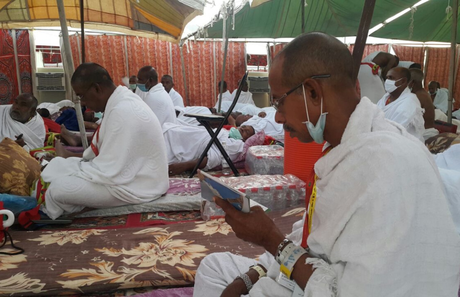 ހައްޖާޖީން އަރަފާތުގައި. މި އަހަރު ދެ މިލިއަނެއްހާ މީހުން ހައްޖުގެ އަޅުކަން އަދާކުރާނެ. -- ފޮޓޯ: އަހްމަދު އަބްދުﷲ ސައީދު/މިހާރު