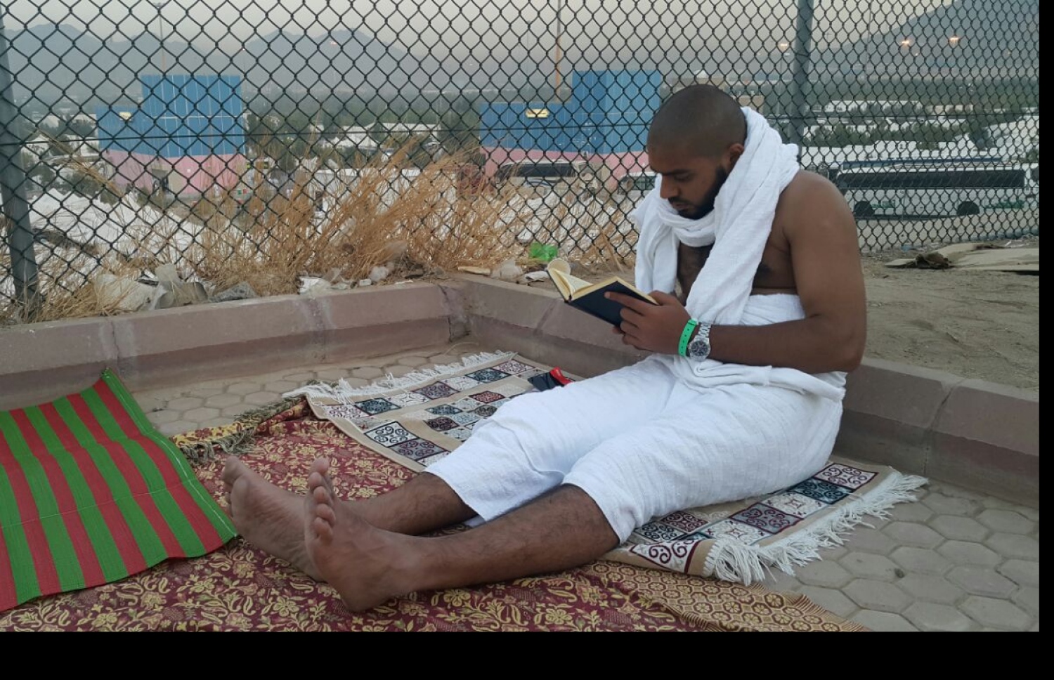 ހައްޖާޖީން އަރަފާތުގައި. މި އަހަރު ދެ މިލިއަނެއްހާ މީހުން ހައްޖުގެ އަޅުކަން އަދާކުރާނެ. -- ފޮޓޯ: އަހްމަދު އަބްދުﷲ ސައީދު/މިހާރު