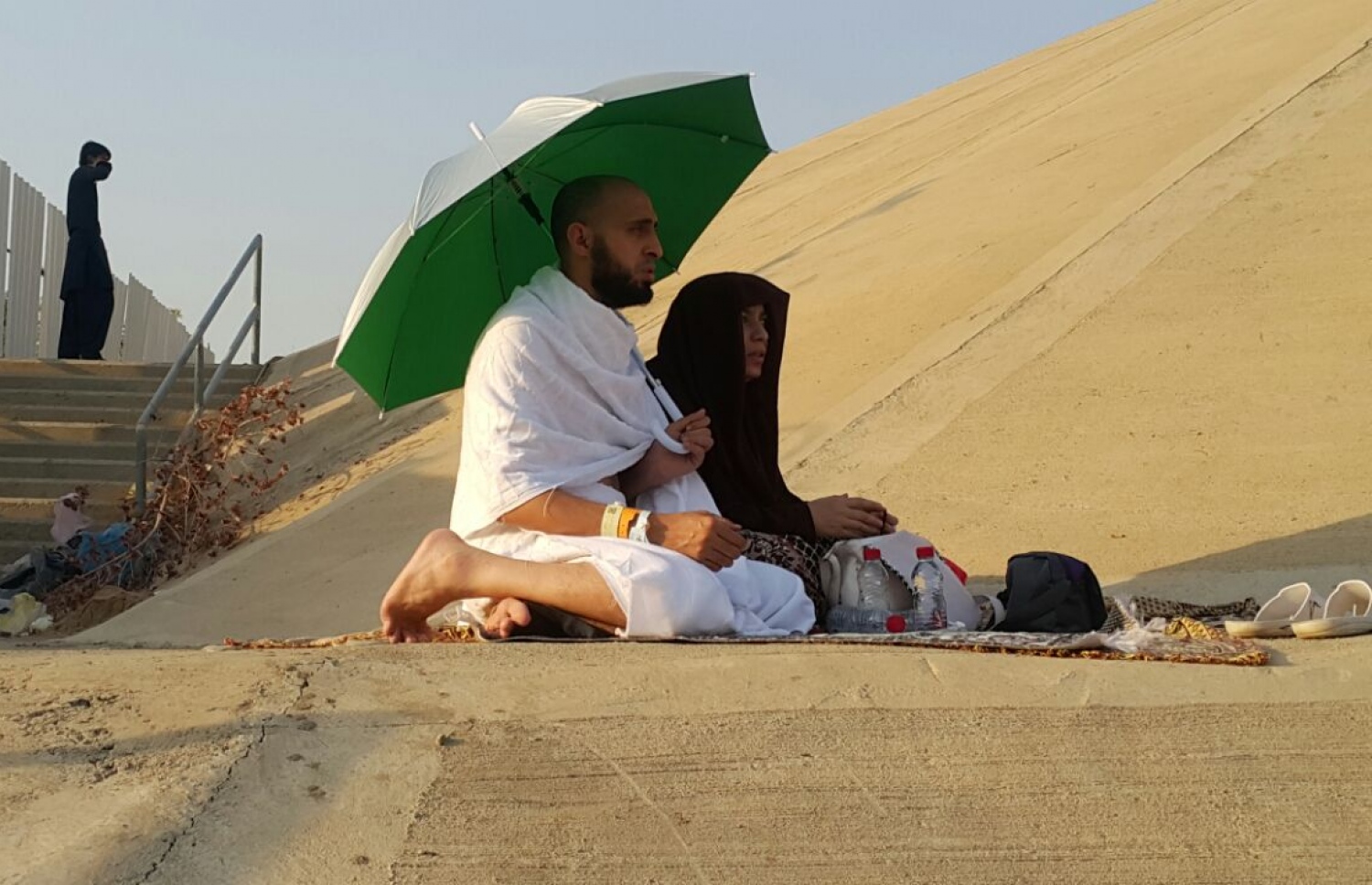 ހައްޖާޖީން އަރަފާތުގައި. މި އަހަރު ދެ މިލިއަނެއްހާ މީހުން ހައްޖުގެ އަޅުކަން އަދާކުރާނެ. -- ފޮޓޯ: އަހްމަދު އަބްދުﷲ ސައީދު/މިހާރު