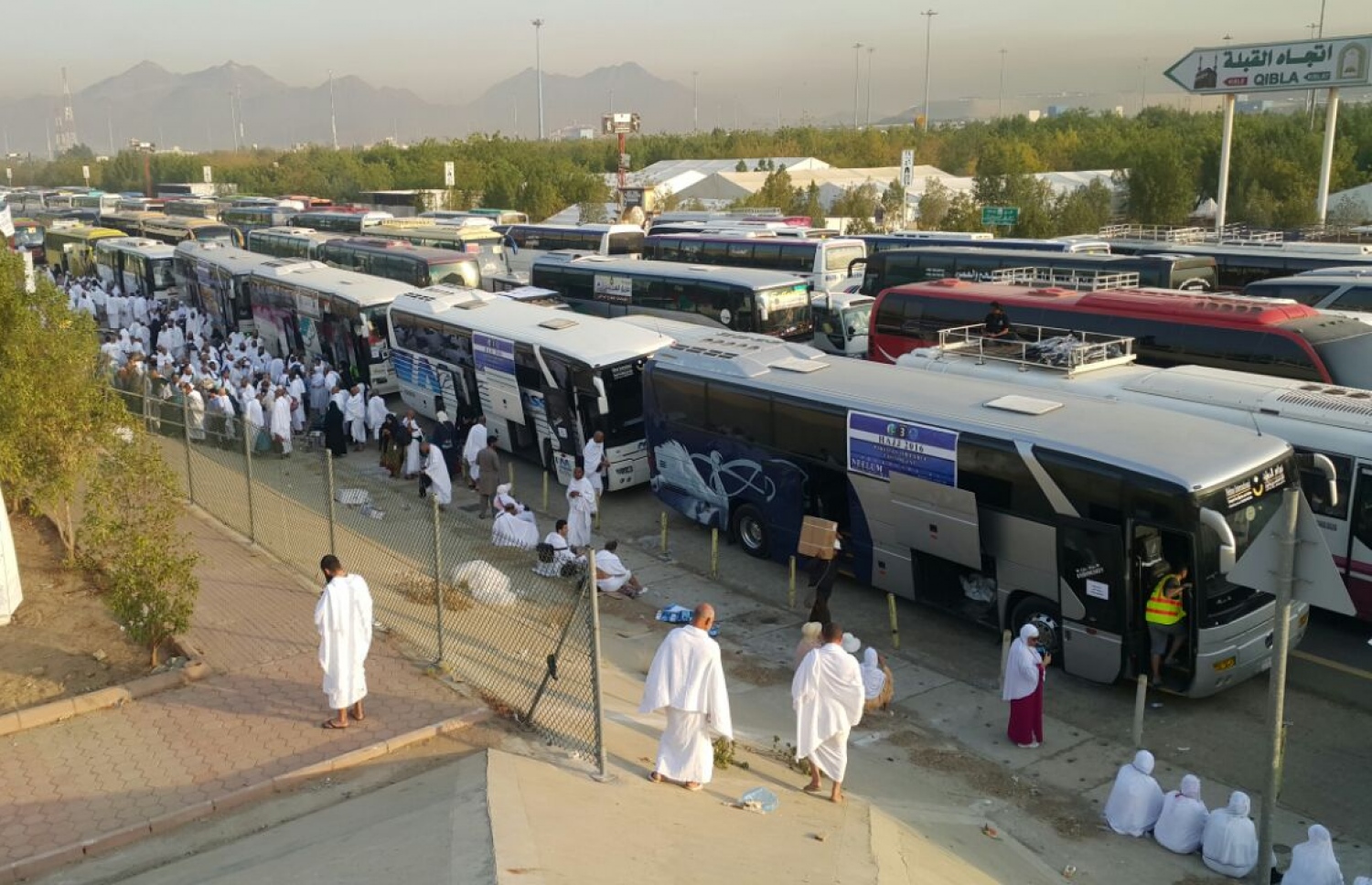 ހައްޖާޖީން އަރަފާތުގައި. މި އަހަރު ދެ މިލިއަނެއްހާ މީހުން ހައްޖުގެ އަޅުކަން އަދާކުރާނެ. -- ފޮޓޯ: އަހްމަދު އަބްދުﷲ ސައީދު/މިހާރު