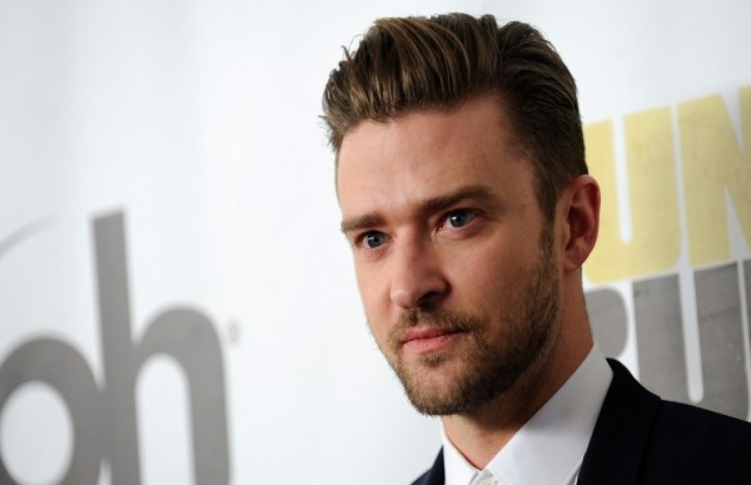 ޖަސްޓިން: ބްރިޓްނީ އާ އެކު ލަވައެއް ކިޔާލަން އޭނާ ތައްޔާރު.