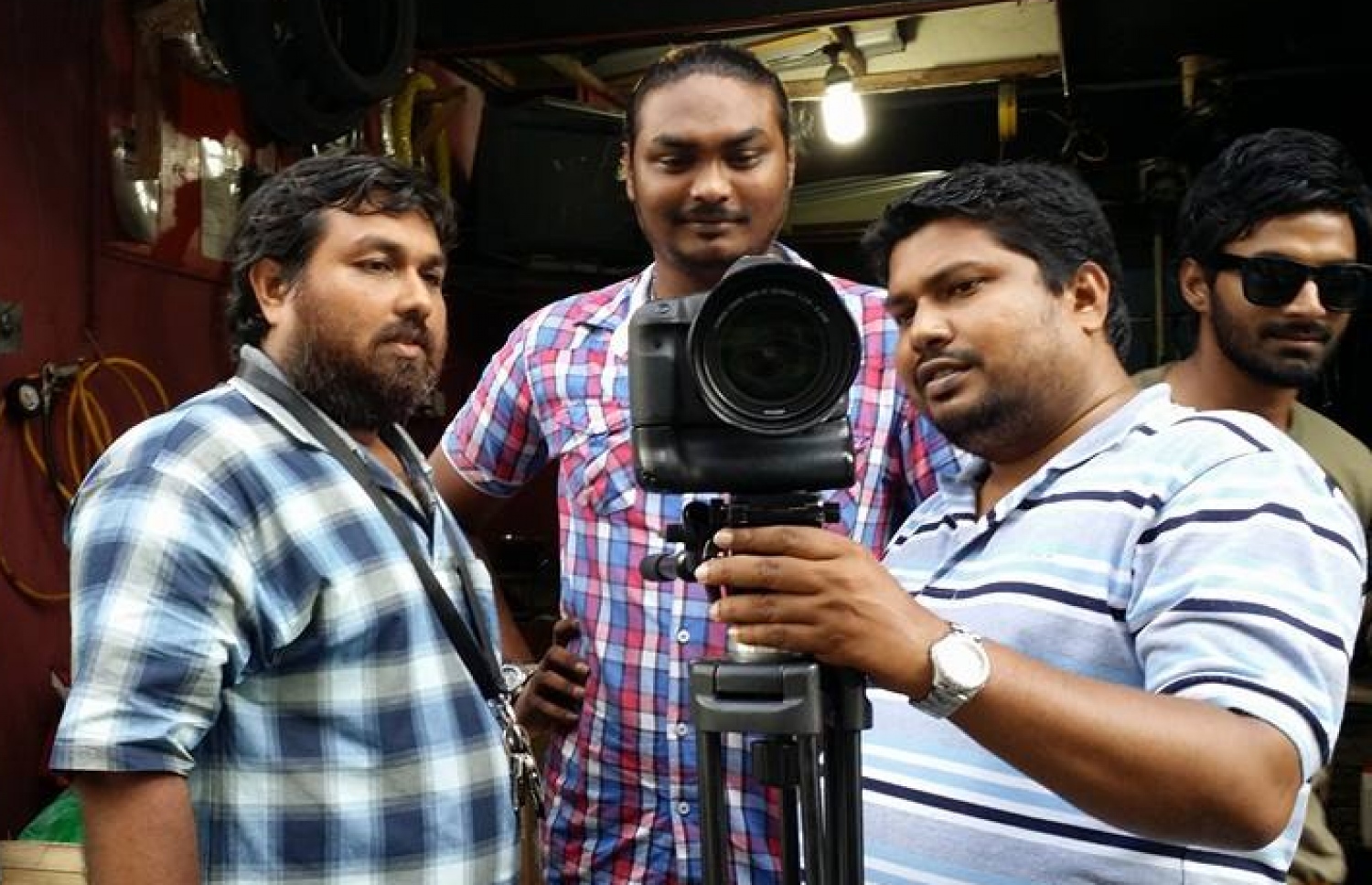 ޗިއްޕެ އާއި މޮގާ (ވ) ފިލްމެއްގެ ޝޫޓިންގައި.