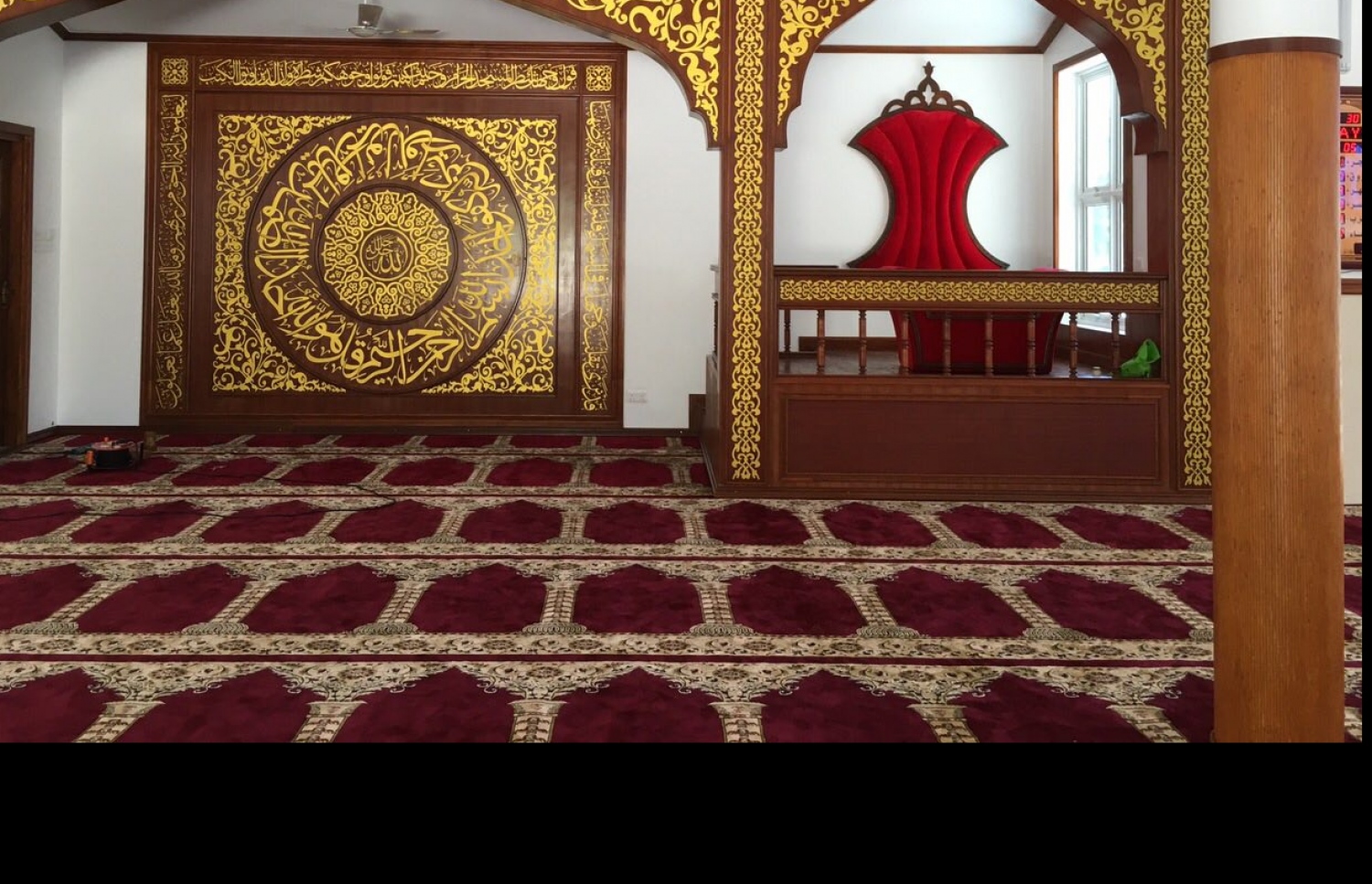 ގެމަނަފުށީގައި ޝީޝާ އިން އިމާރަތްކޮށްދިން މިސްކިތުގައި ފަރުހާދު ތައްޔާރުކޮށްފައިވާ ލިއުމާއި ޑިޒައިންތައް