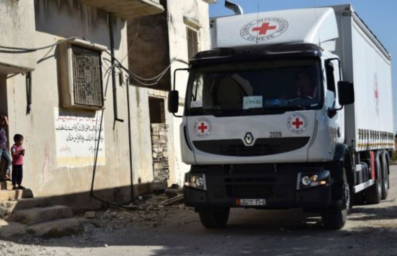 ސީރިއާ އަށް އެހީ ހިފައިގެން ދަތުރު ކުރި 31 ވެހިކަލުގެ ތެރޭން 18 ވެހިކަލަށް ވަނީ ހަމަލާ އަރާފައި.