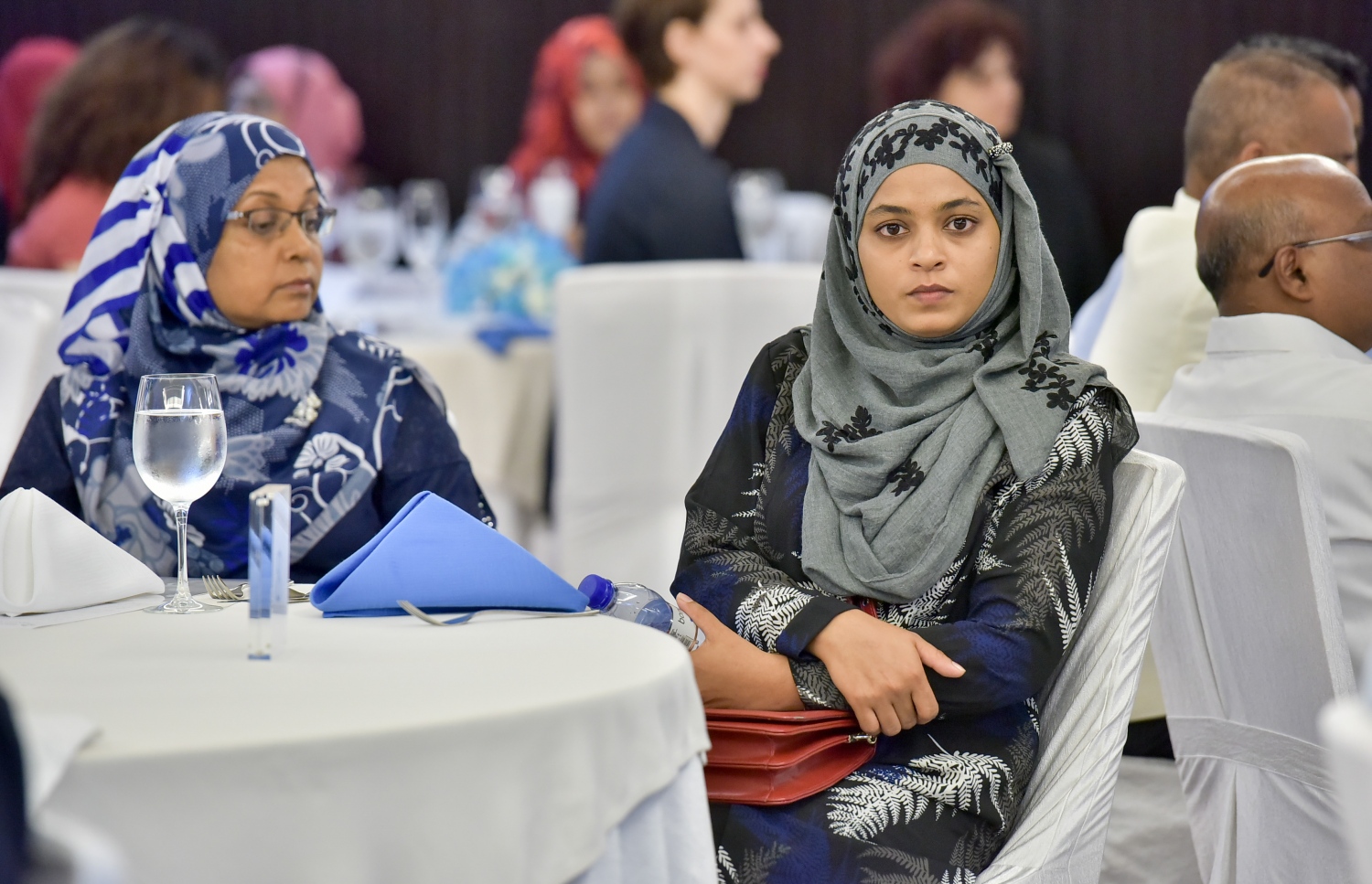 ދުންފަތް ކޮންޓްރޯލް ކުރުމާ ބެހޭ ގޮތުން މިރޭ ބޭއްވި ފޯރަމްގައި ކަމާ ބެހޭ ދާއިރާތަކުގެ ބޭފުޅުން ބައިވެރިވެވަޑައިގަންނަވަނީ.-- ފޮޓޯ: ނިޝާން އަލީ/ މިހާރު