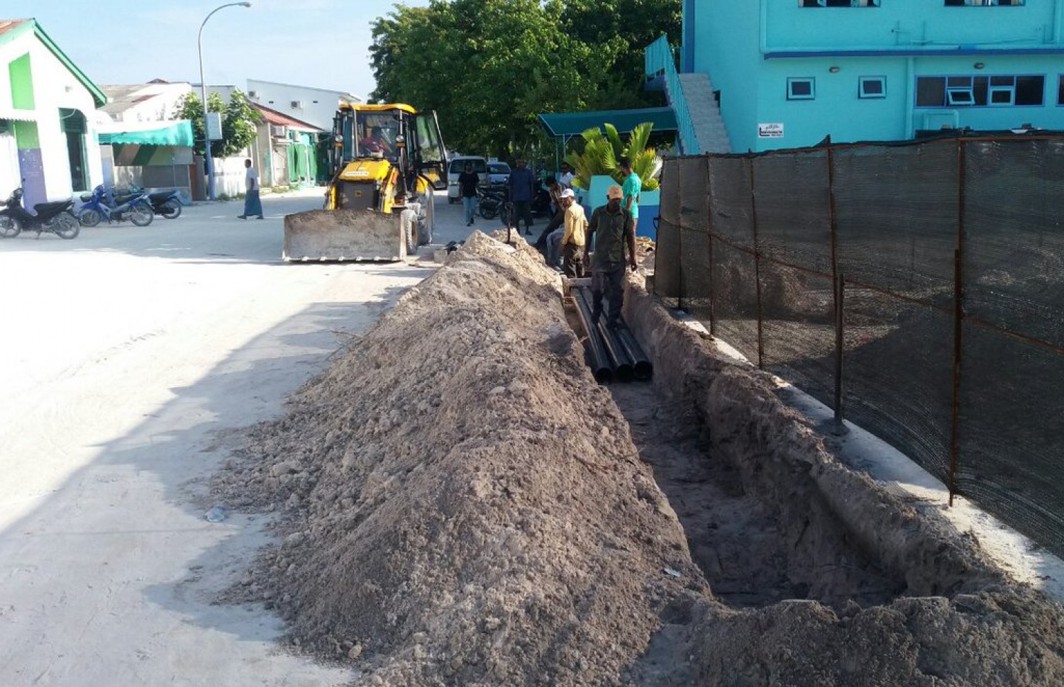 ކުޅުދުއްފުށީ މަގު ހެދުމުގެ މަސައްކަތް އެމްއާރުޑީސީން ކުރަނީ. --ފޮޓޯ: އެމްއާރުޑީސީ