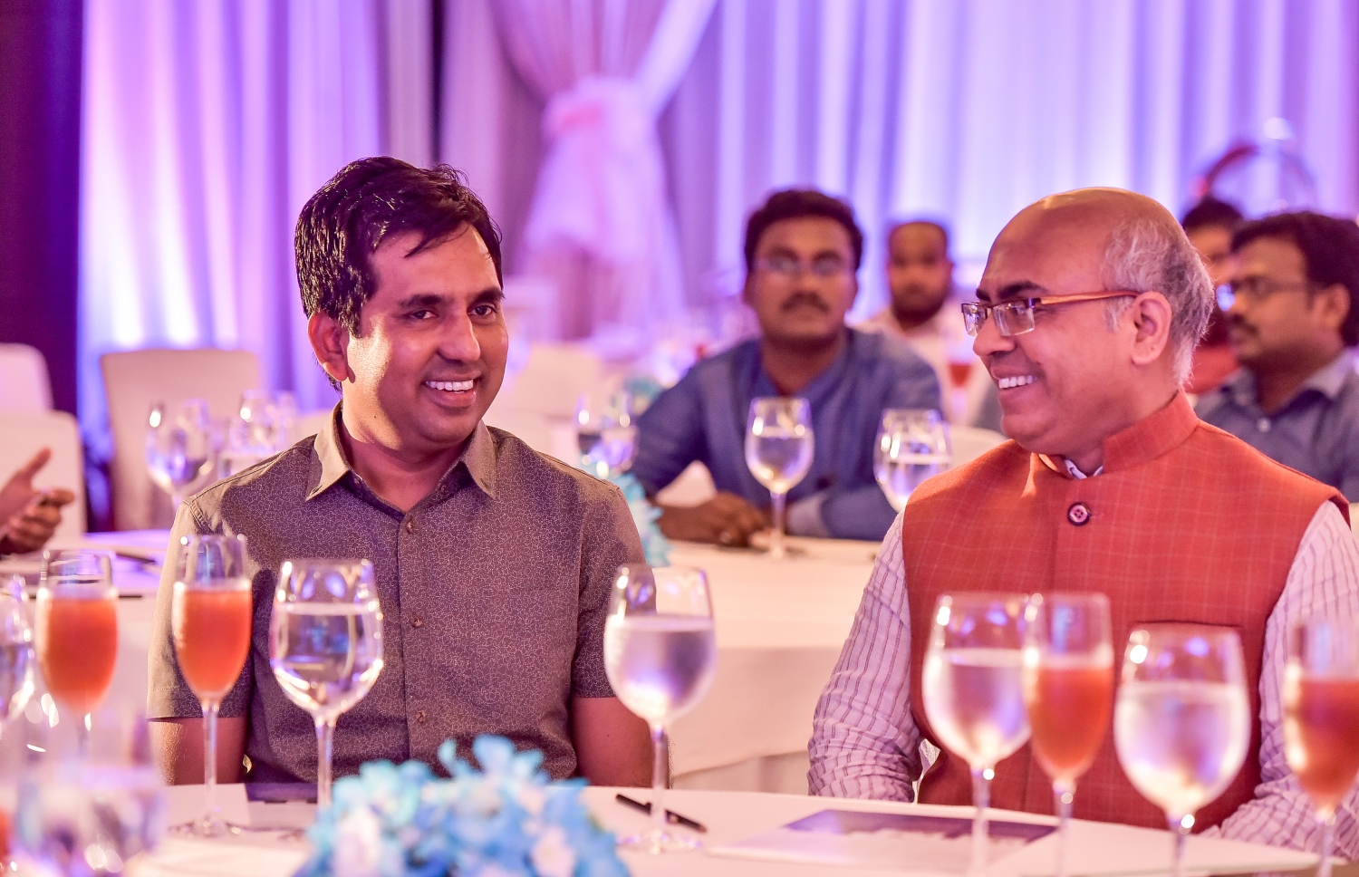 އިންޑިއާގައި ބާއްވާ އިންވެސްޓްމަންޓް ފޯރަމް އިފްތިތާހު ކުރަން މިދިޔަ މަހު ބޭއްވި ރަސްމިއްޔާތުގައި މިނިސްޓަރު ސައީދު (ވ) އާއި ރާއްޖޭގައި ހުންނަވާ އިންޑިއާ ސަފީރު ވާހަކަ ދައްކަވަނީ: އިންޑިއާގެ ކުންފުނިތައް ގެނެސްގެން ދިވެހި ވިޔަފާރިވެރިންނާ އެކު ރާއްޖޭގައި ފޯރަމެއް ބާއްވަން ވެސް ވަނީ ނިންމާފައި.-- ފައިލް ފޮޓޯ: ނިޝާން އަލީ/ މިހާރު